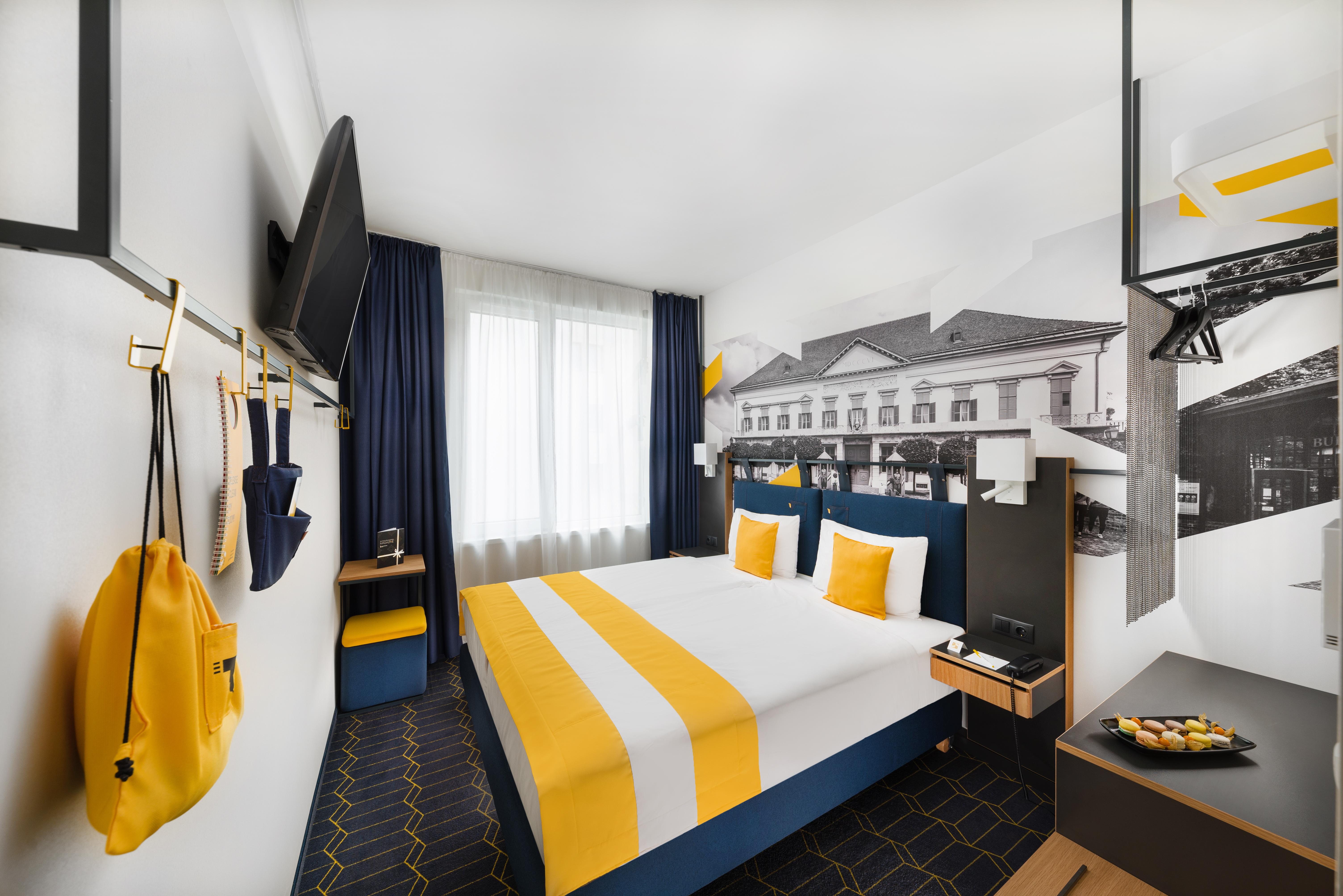 Hotel D8