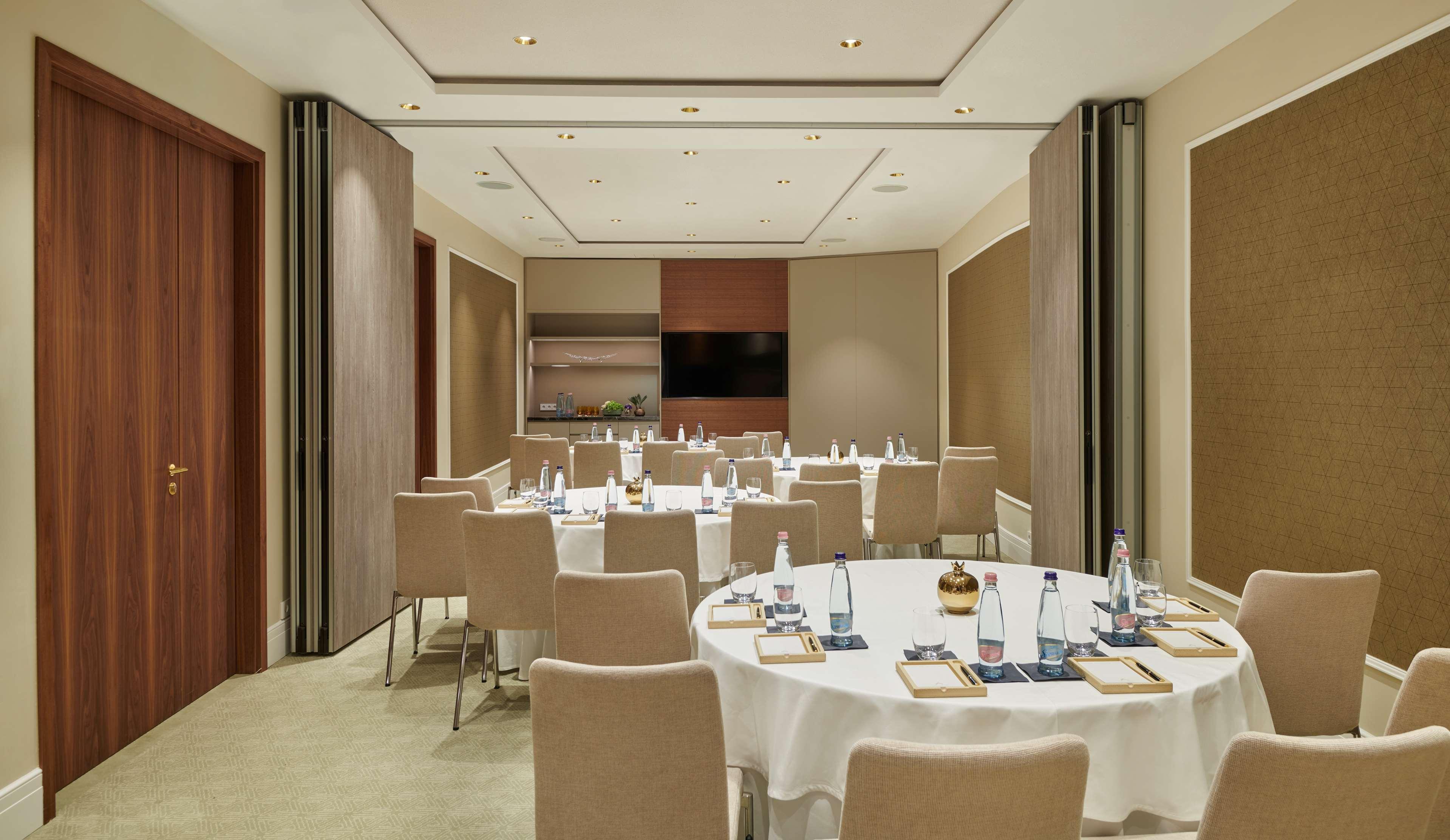 Parisi Udvar Budapest, Part Of Hyatt Budapest
