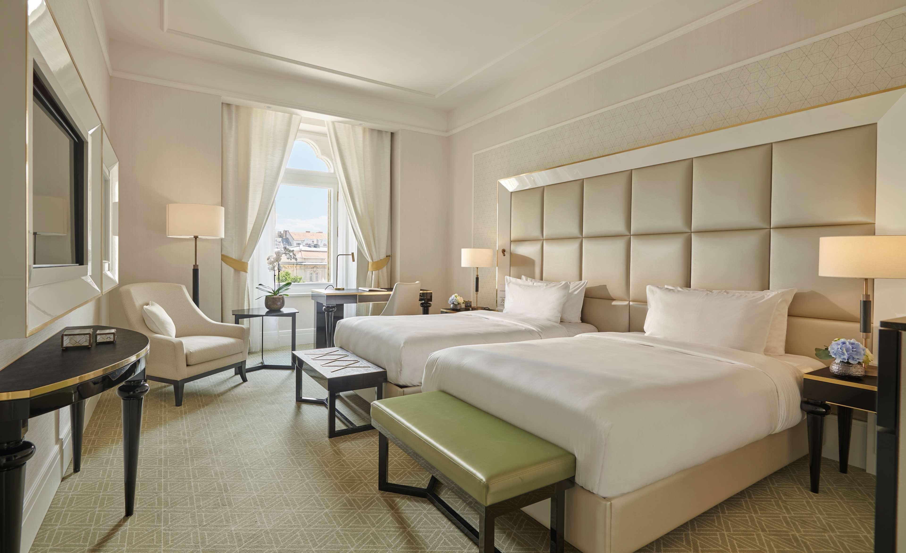 Parisi Udvar Budapest, Part Of Hyatt Budapest