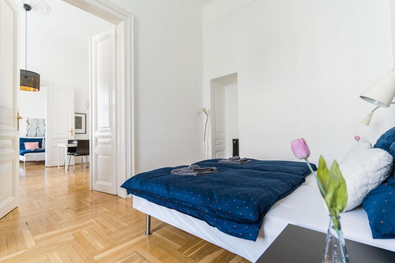 Apartamento Black & White At Nyugati Station - 3 Separate Br *