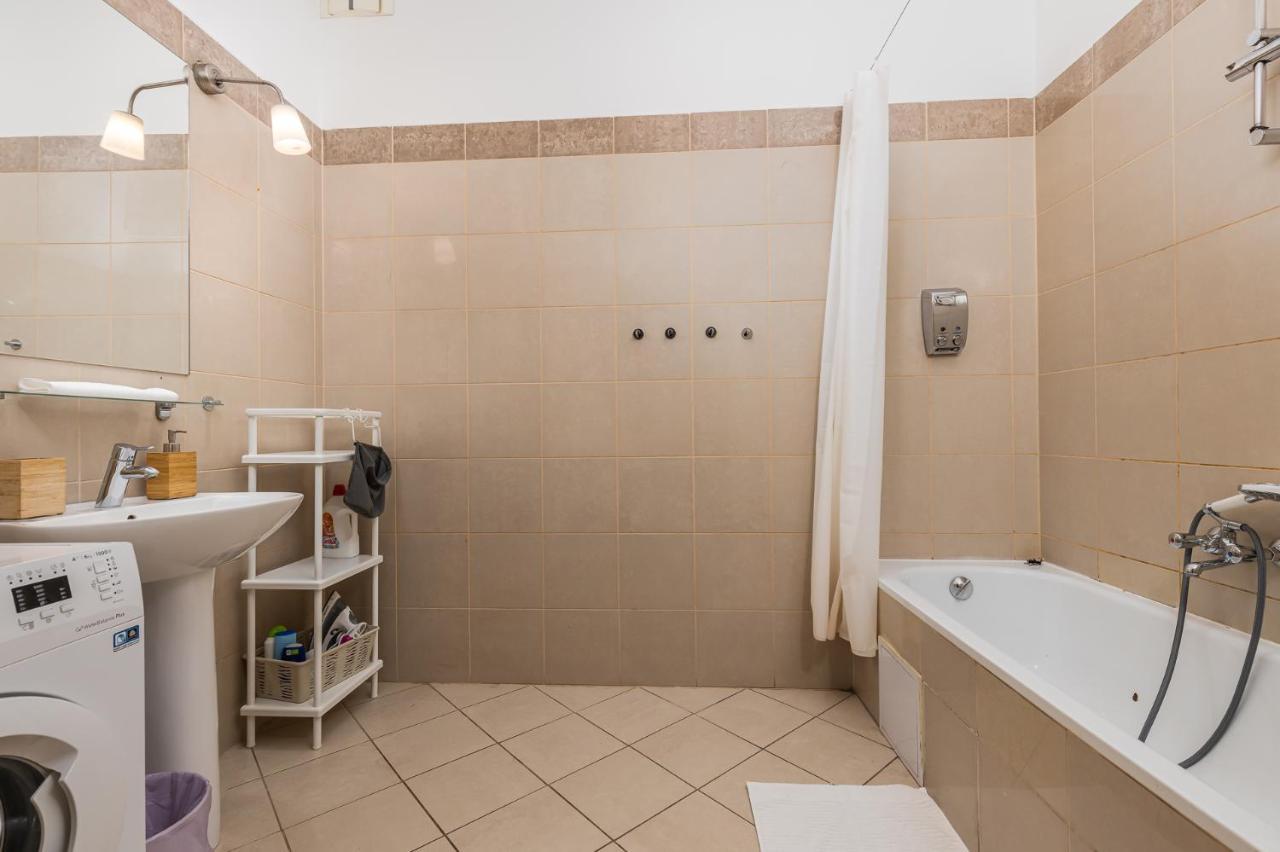 Cosy 1 Bedroom In Gozsdu Court Apartment