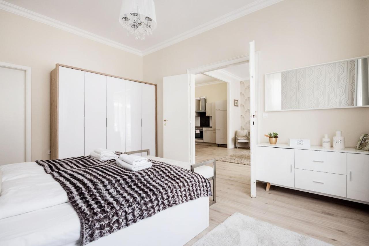 De Luxe 1-bedroom, 2-bathroom In The Center * Budapest