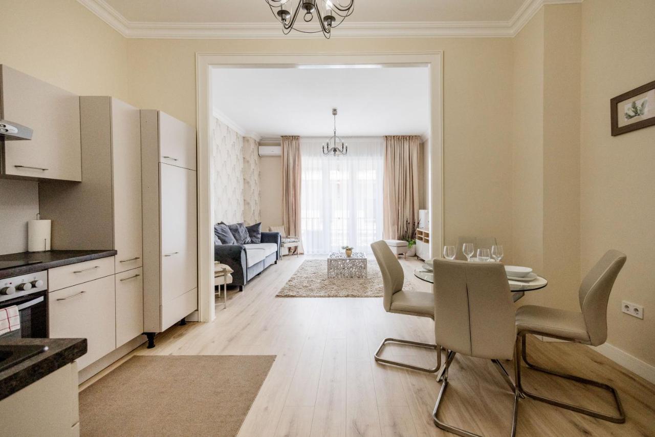Apartment De Luxe 1-bedroom, 2-bathroom In The Center