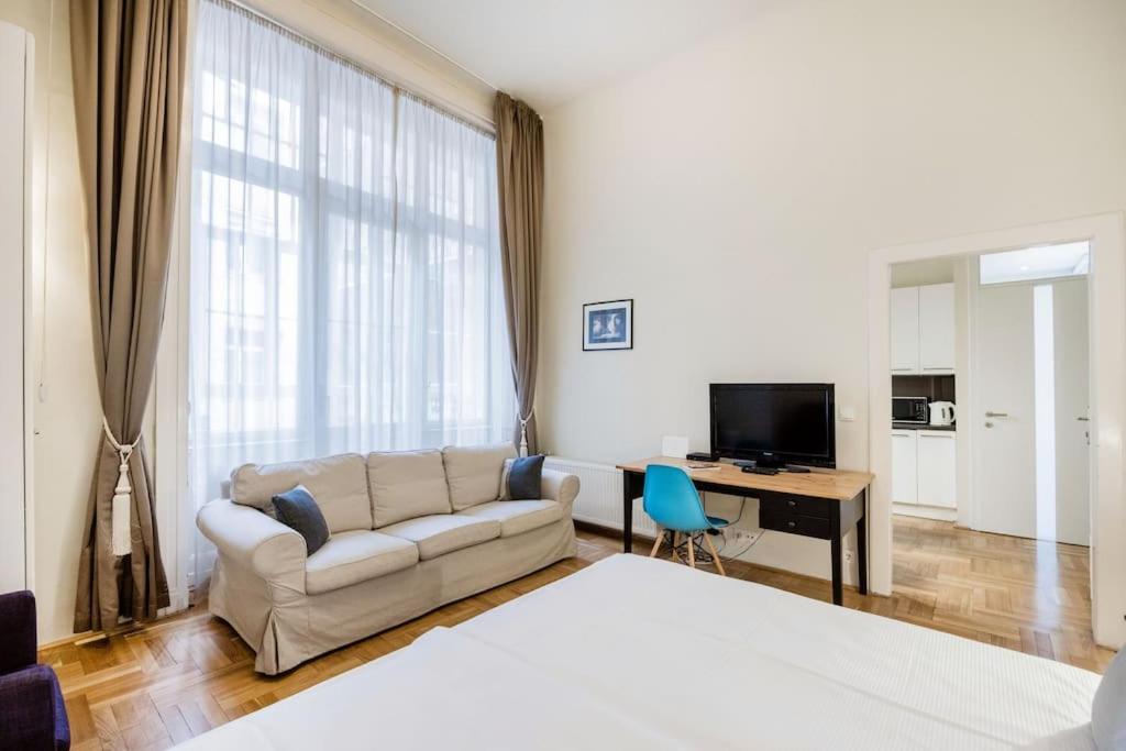 Klarahome 2 Bedroom Apartment *