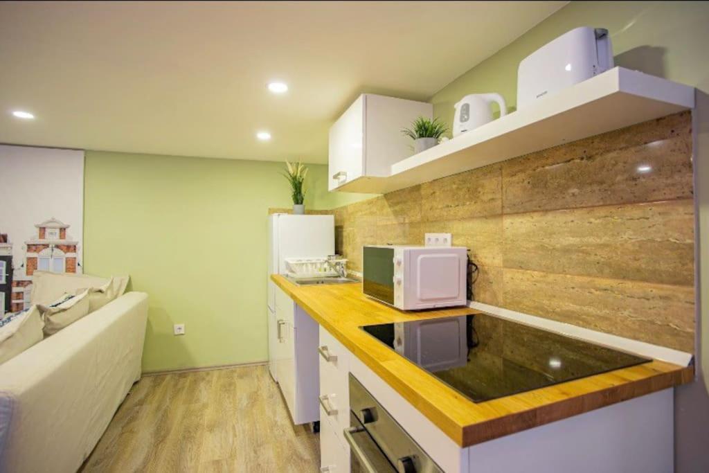 Cosy 2 Bedroom Flat In Akacfa St., Sol Apartment