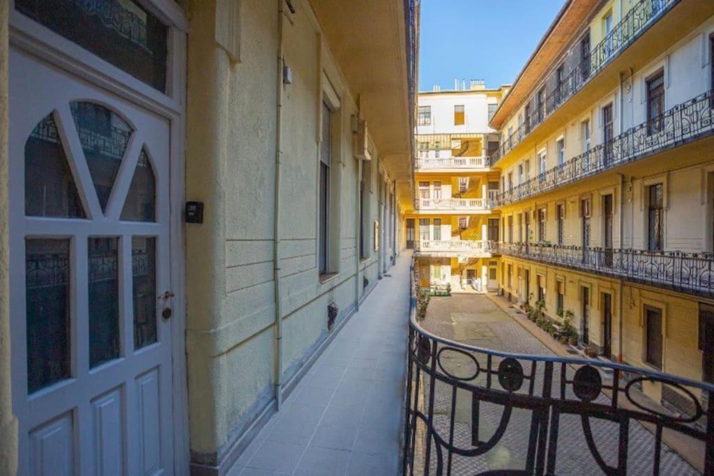 Cosy 2 Bedroom Flat In Akacfa St., Sol Apartment *