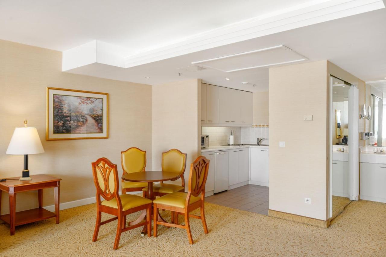 Hotel Millennium Court, - Marriott Executive