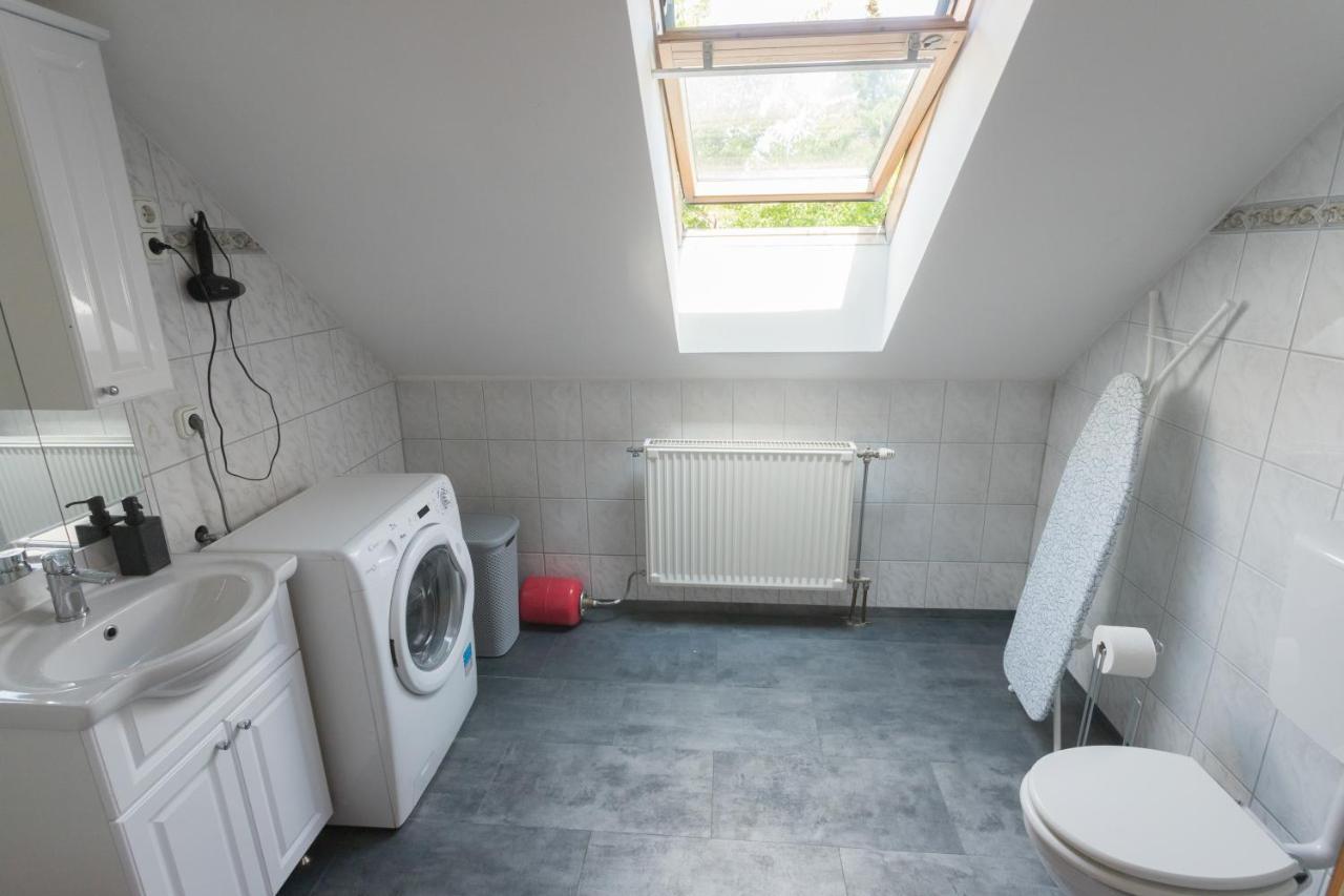 Apartman Hi-bp Garden City Batsanyi 3 Rooms, Upstairs Near The City Train With Free Parking *