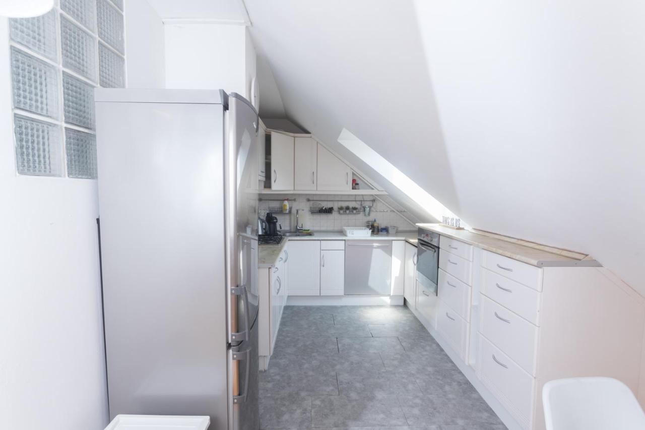Apartman Hi-bp Garden City Batsanyi 3 Rooms, Upstairs Near The City Train With Free Parking