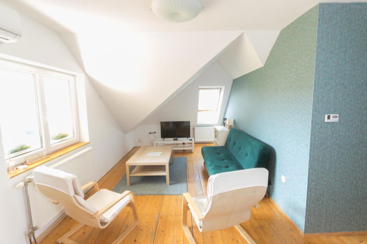 Hi-bp Garden City Batsanyi 3 Rooms, Upstairs Near The City Train With Free Parking Apartman Budapest