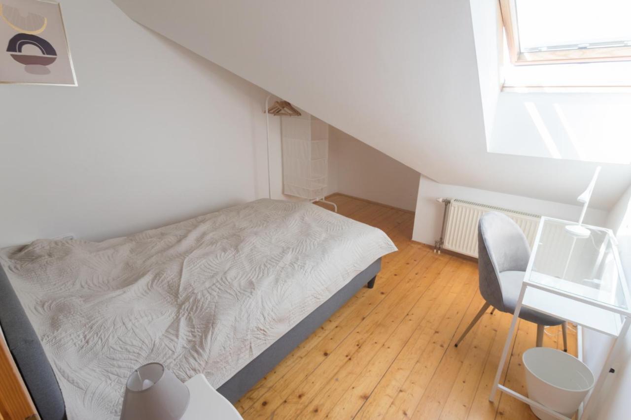 Hi-bp Garden City Batsanyi 3 Rooms, Upstairs Near The City Train With Free Parking Apartman