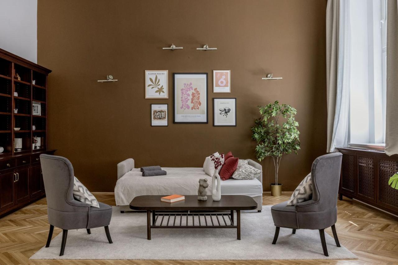 Luxe, Historic Near Downtown Landmarks 19th Century Apartman