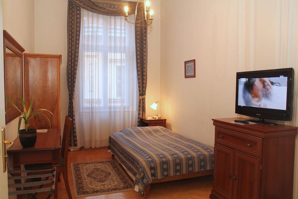Kalvin House Aparthotel 3*