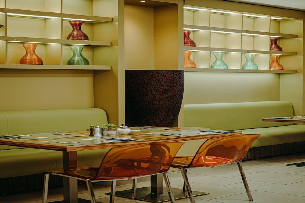 The Honest By Chic & Basic 4*