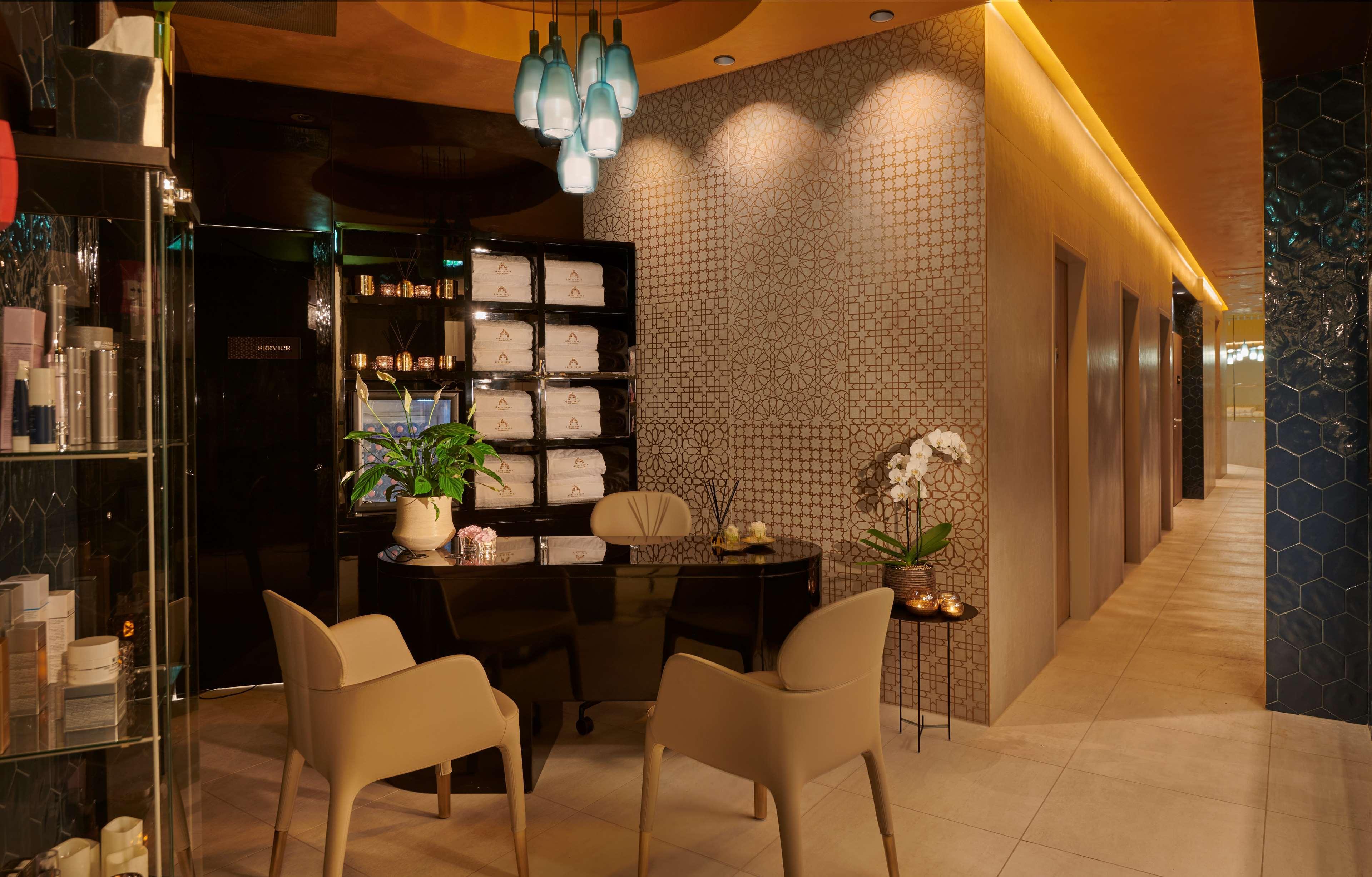 Parisi Udvar Budapest, Part Of Hyatt