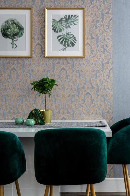 Chic, Captivating Space Near Opera House Apartman