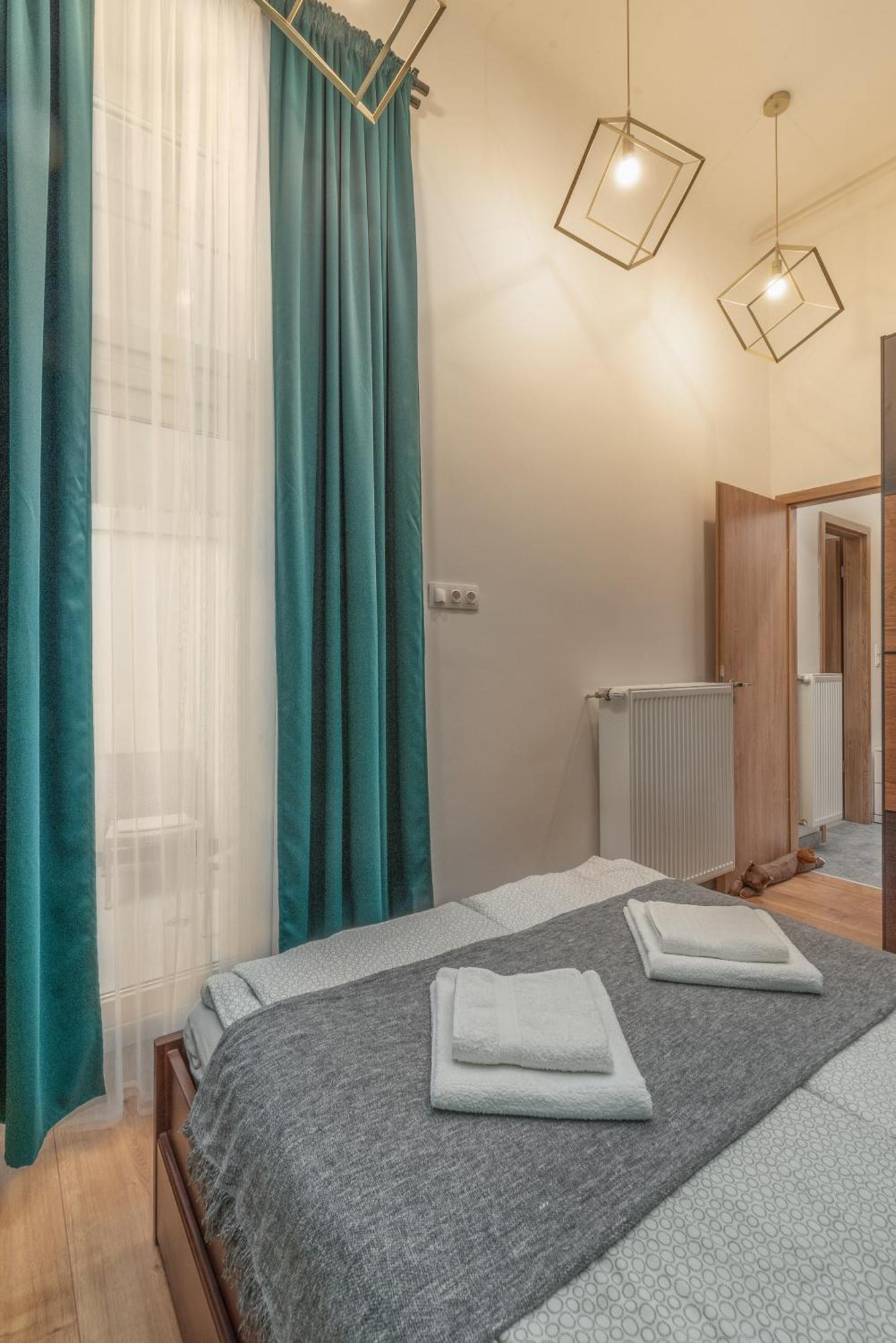 With Private Terrace - Near Gellert Thermal Bath Apartment