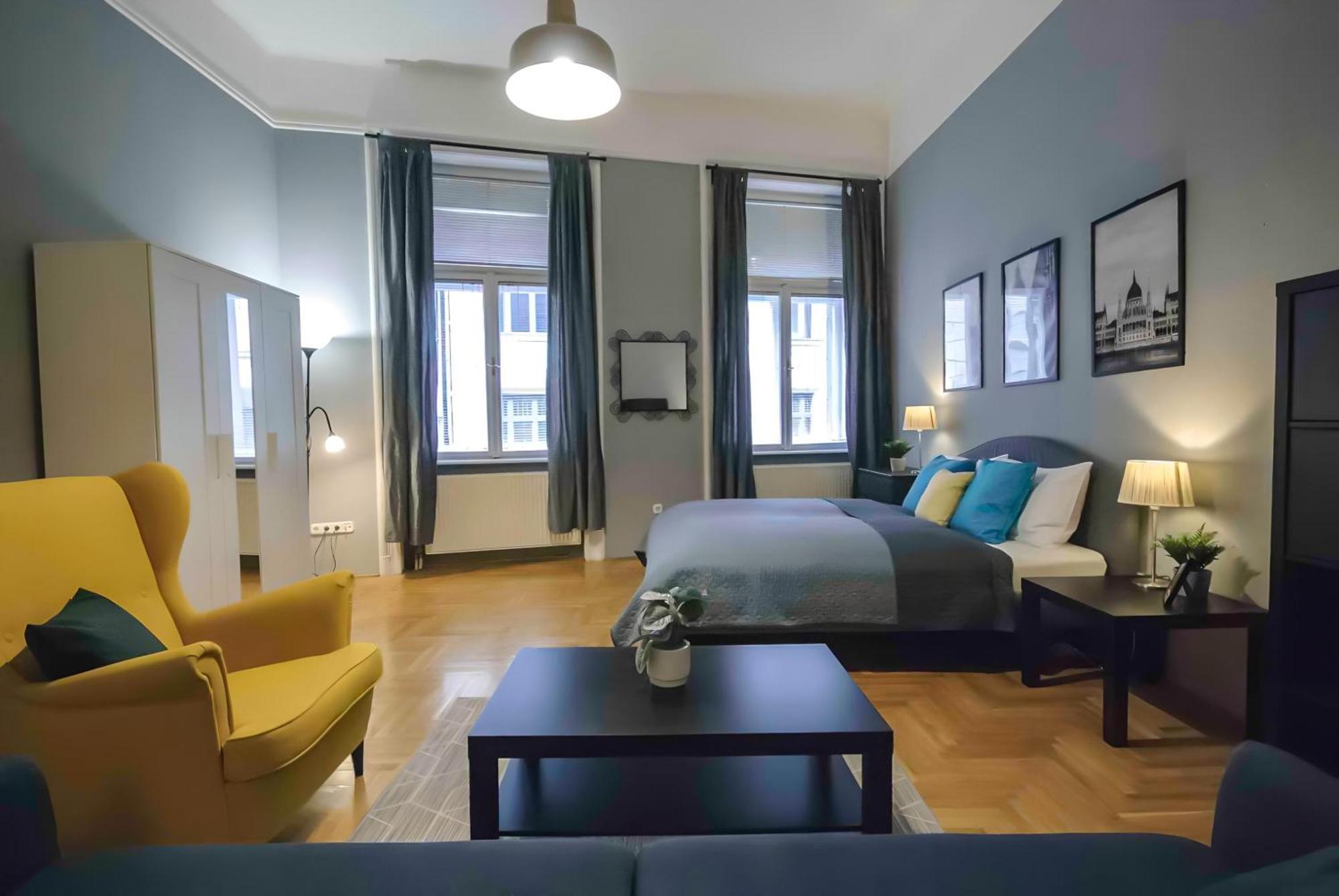 R171 Elitehost Raday Apartment