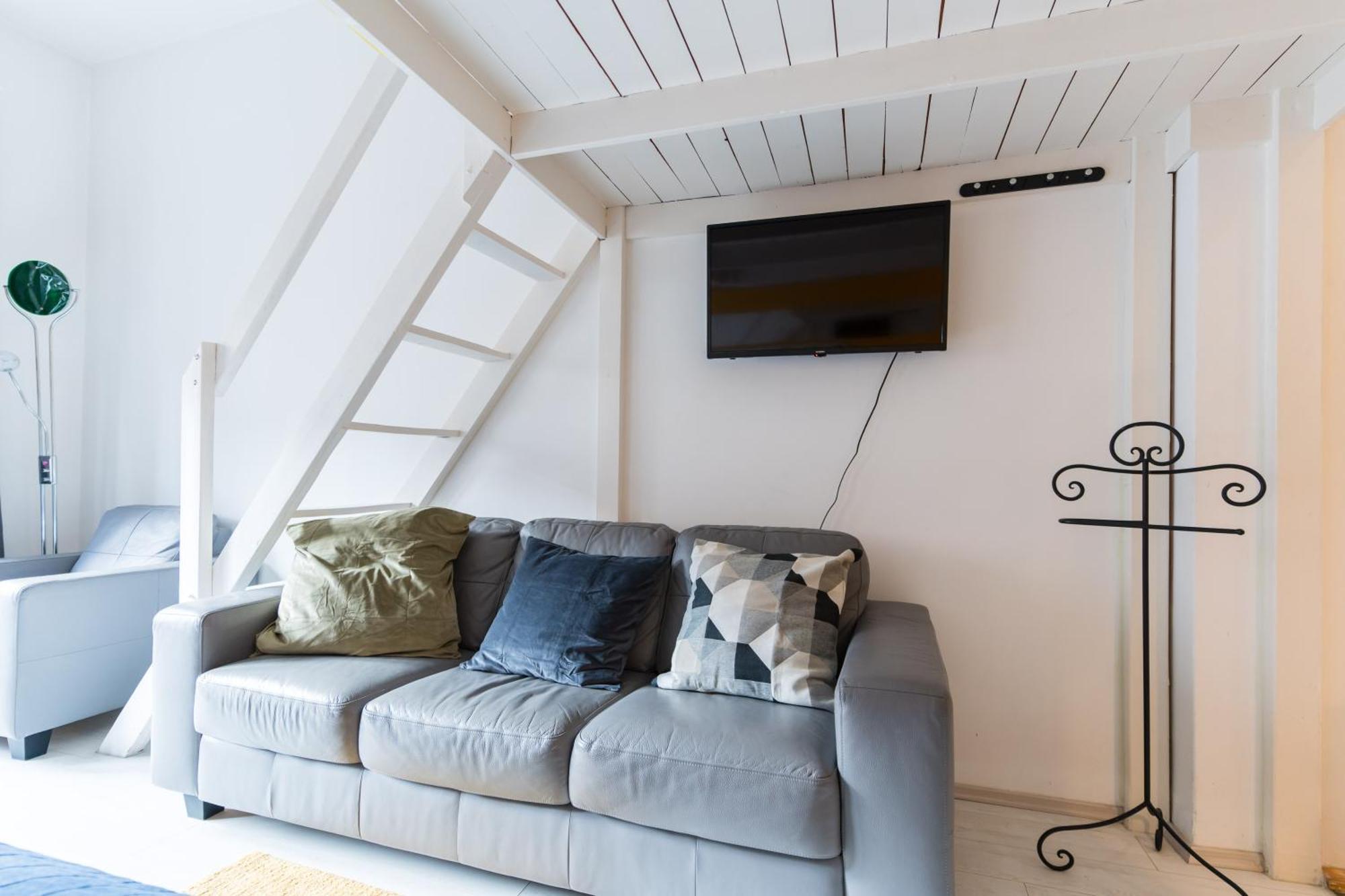 Sunny Studio In Party District- Balcony- Ac Apartment