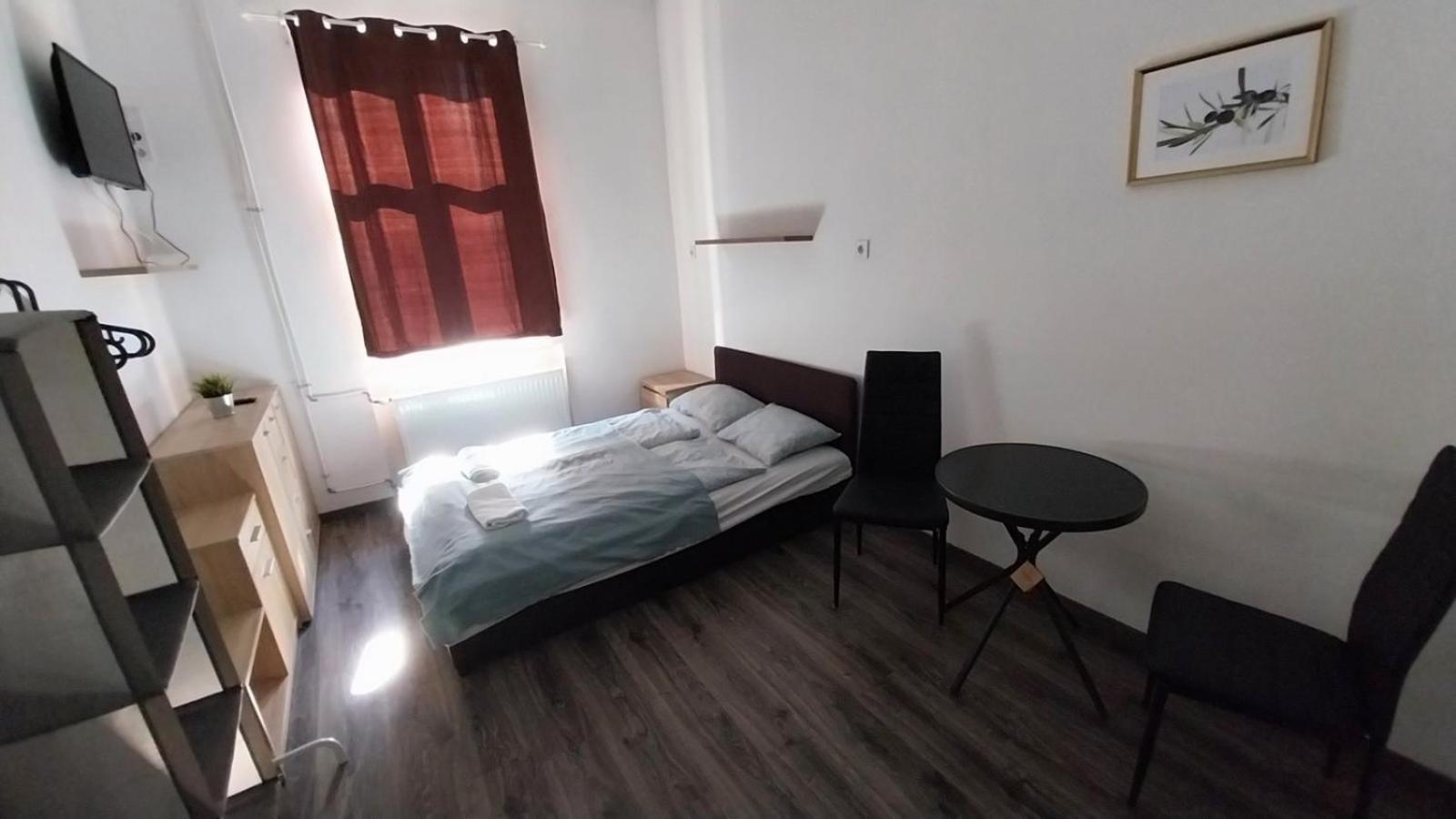 Hospedagem domiciliar Aradi With Private Bathroom In The Centre *
