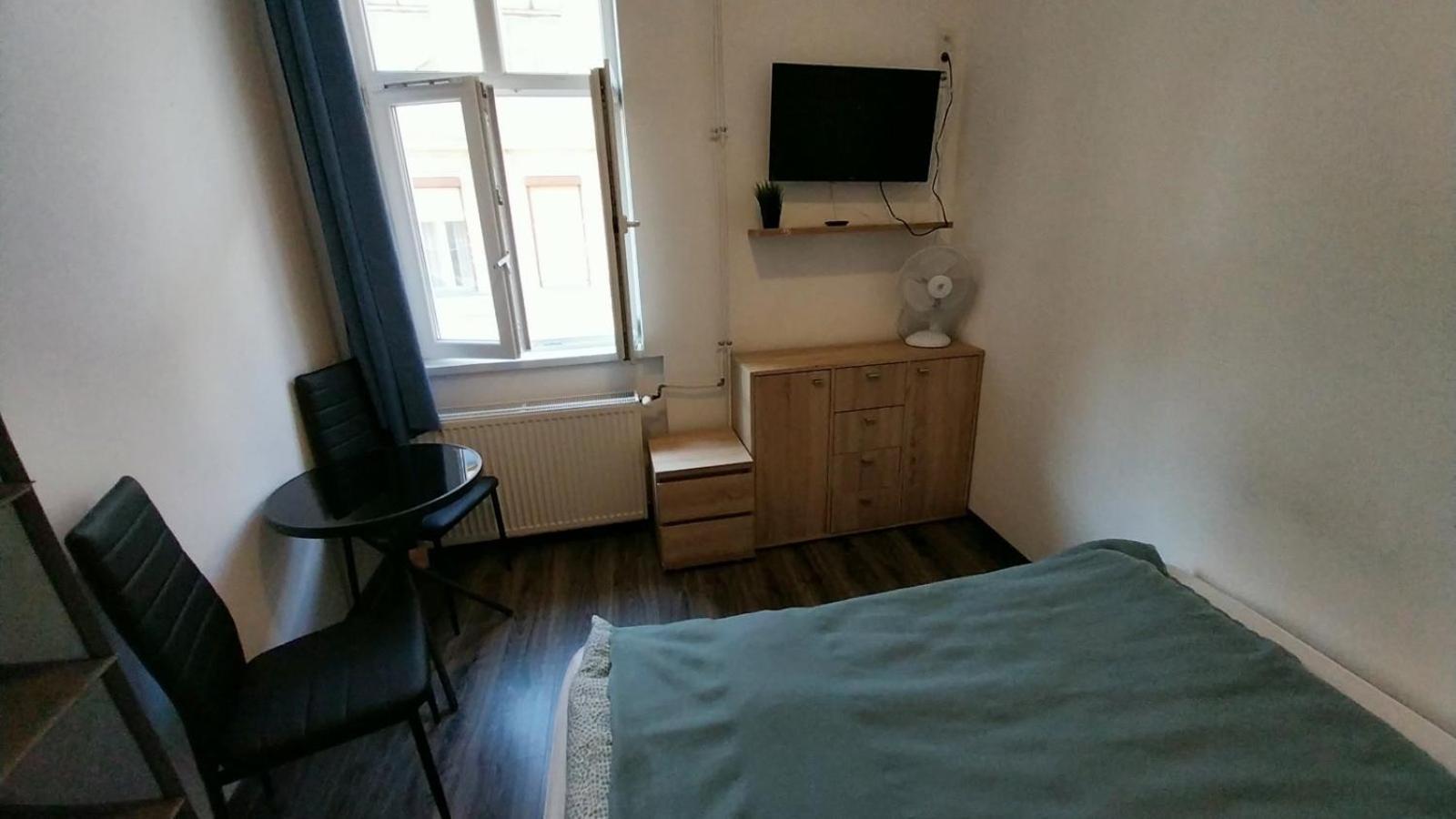 Aradi With Private Bathroom In The Centre Hospedagem domiciliar Budapeste