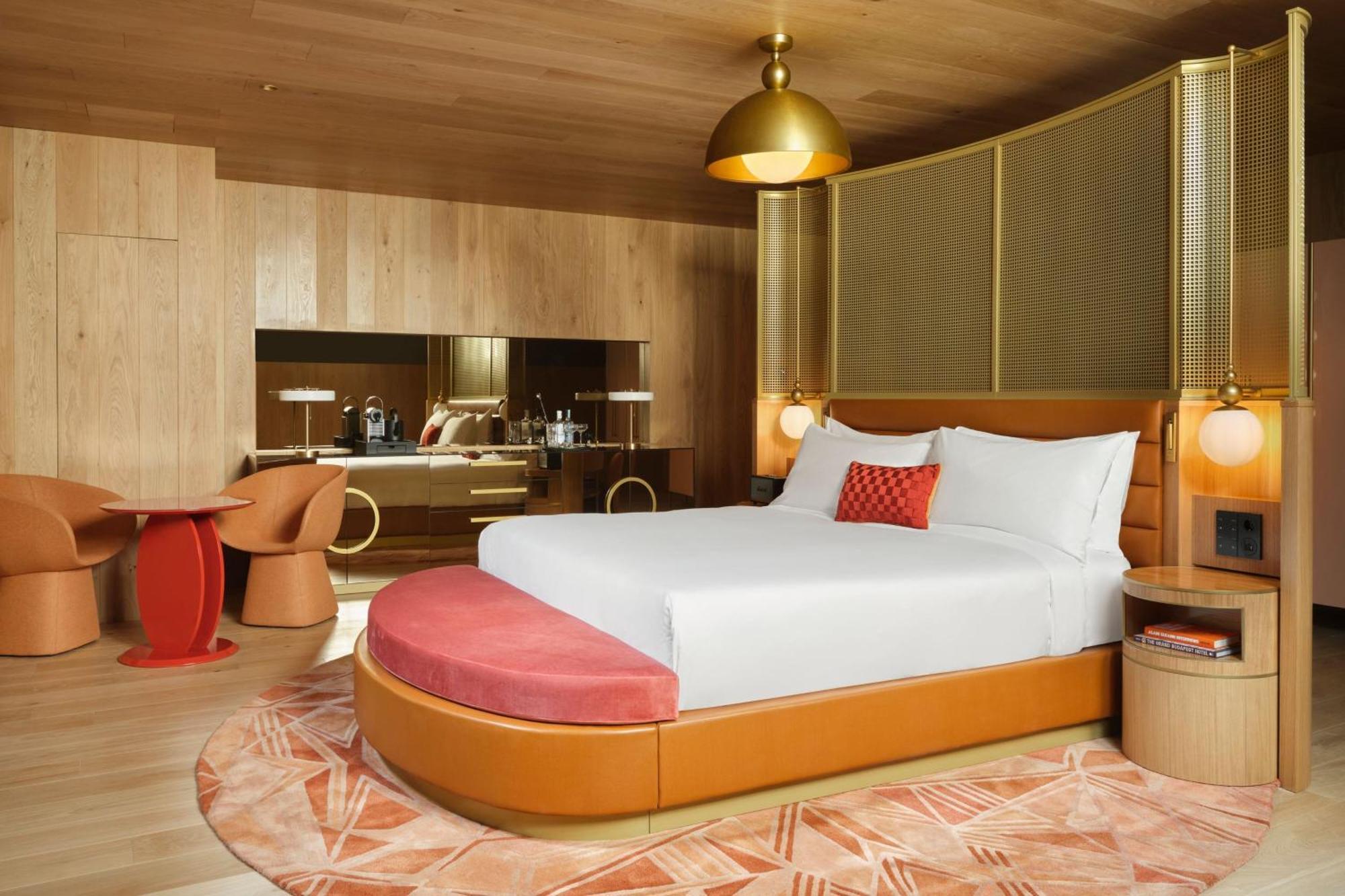 W Hotel 5*
