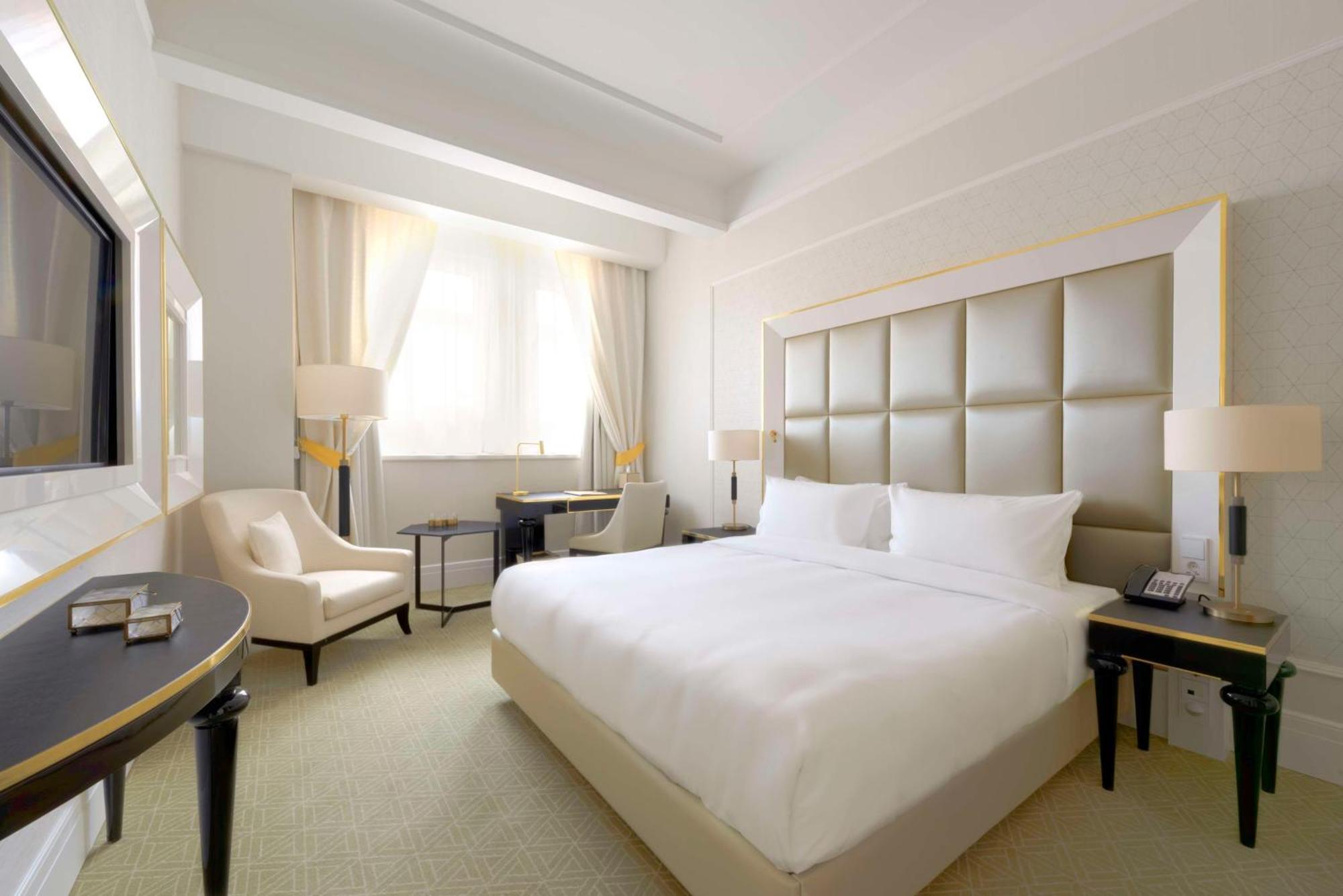 Parisi Udvar Budapest, Part Of Hyatt Hotel