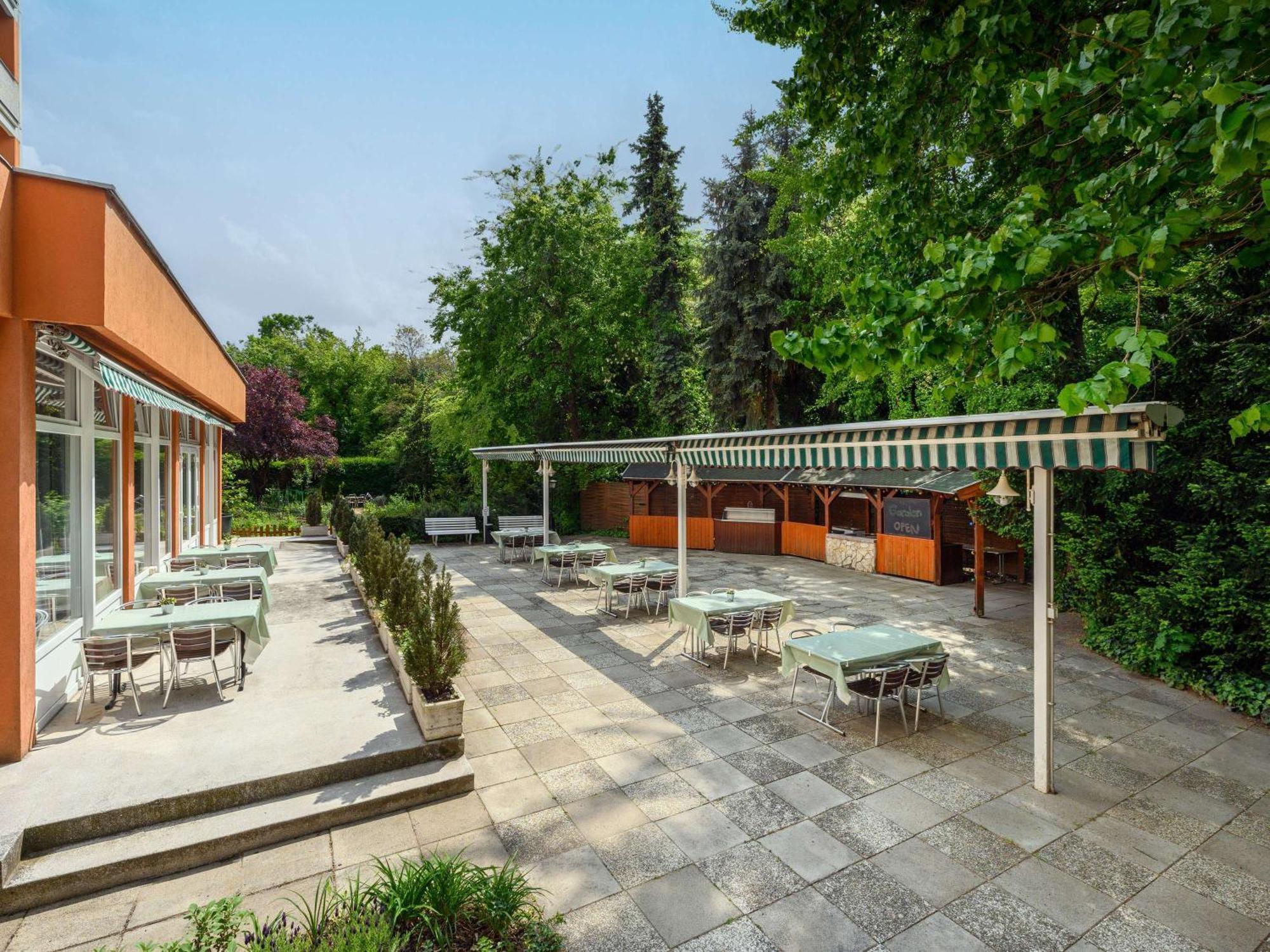 Ibis Citysouth Hotel 3*