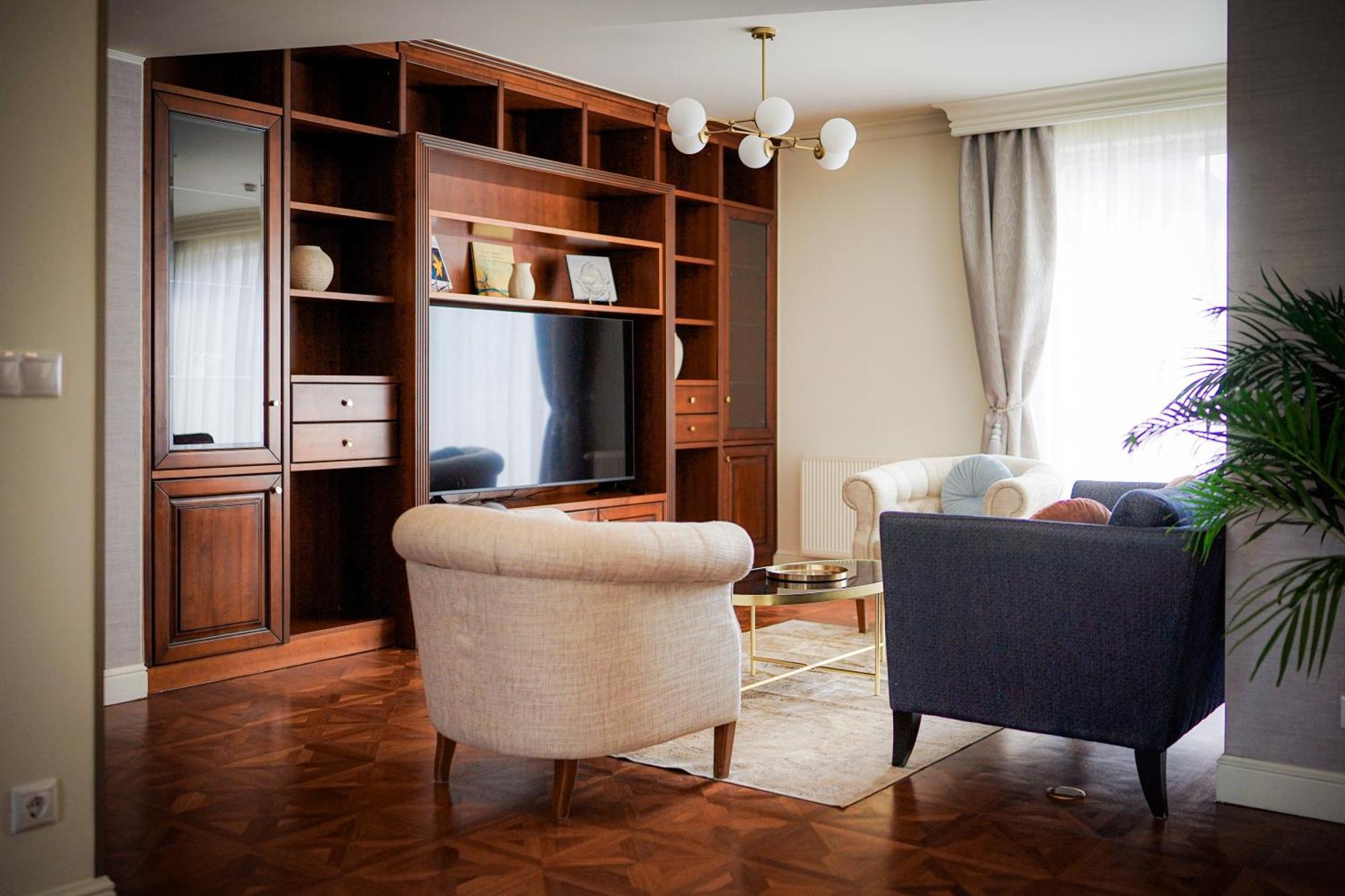Queen's Court & 5* Budapest