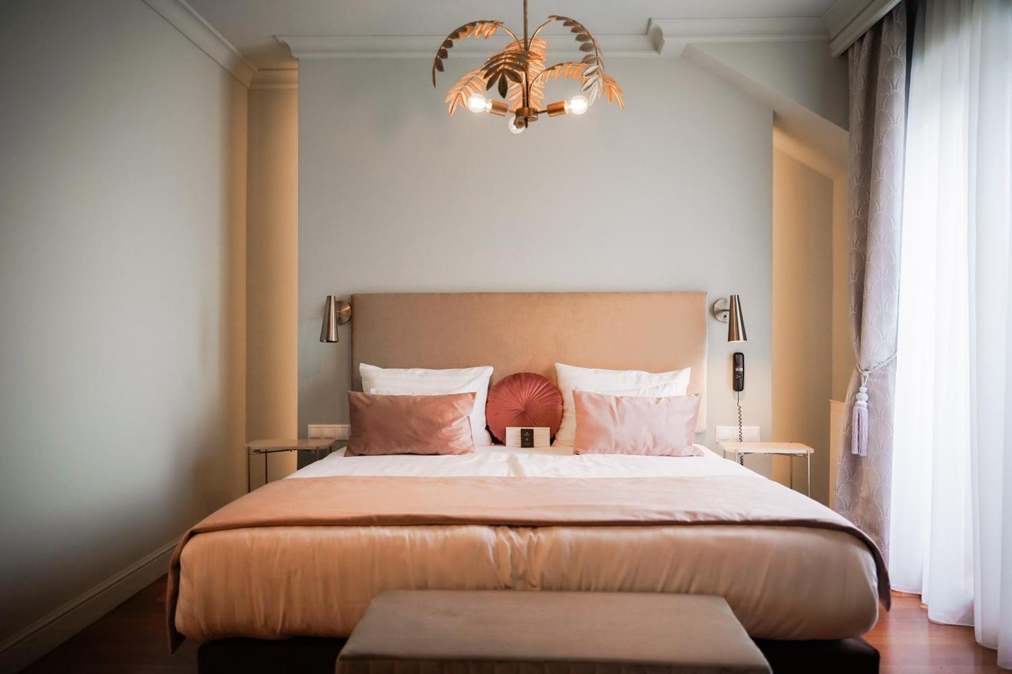 Hotel Queen's Court & 5*