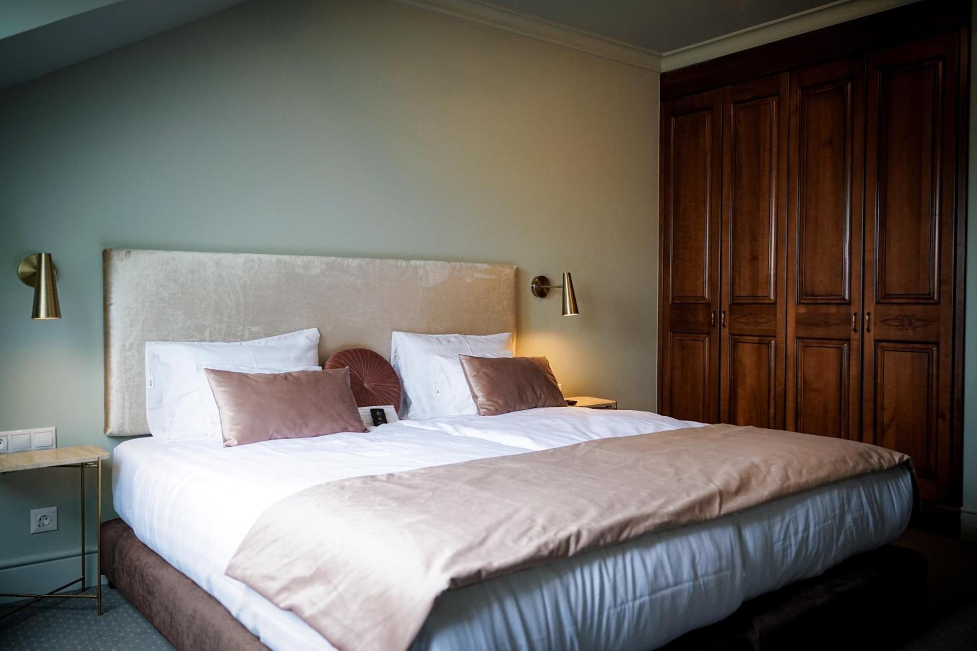 Queen's Court & 5* Budapest