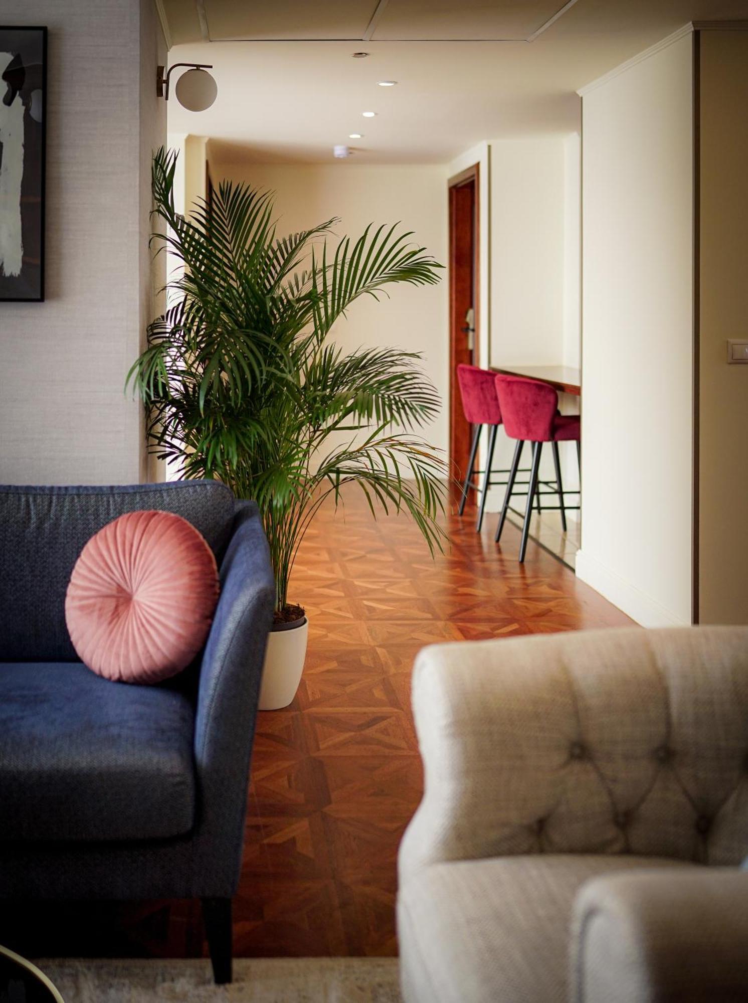 Queen's Court & Hotel Budapest