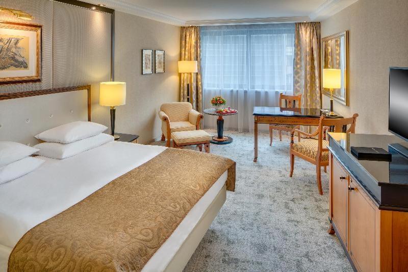 Kempinski Corvinus Hotel 5*