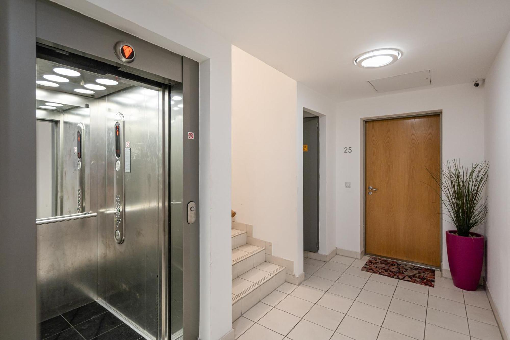 Of Serenity - 2 Bdr, Free Parking And Terrace Apartment Budapest
