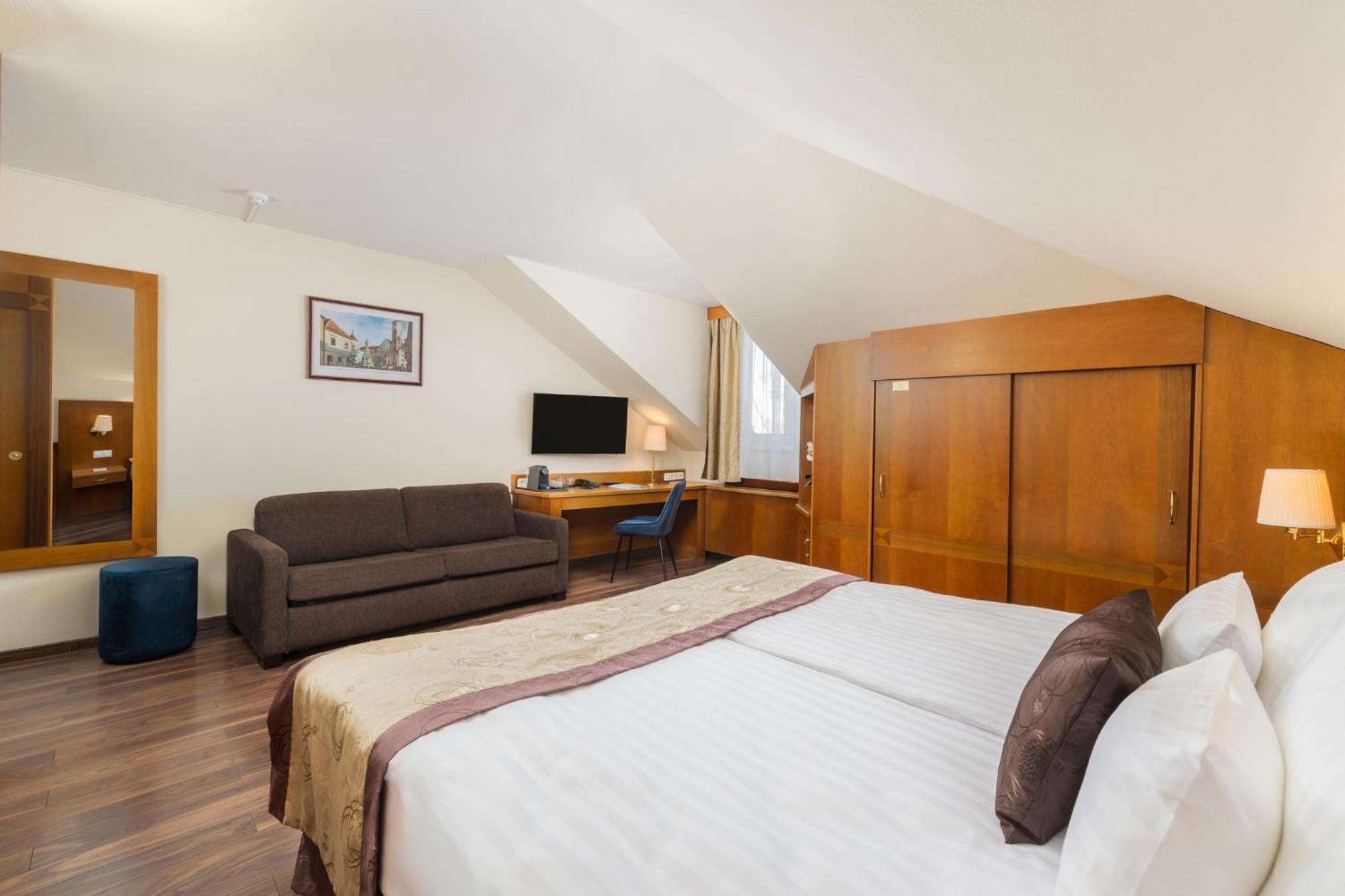 Carlton Buda Castle Hotel 4*