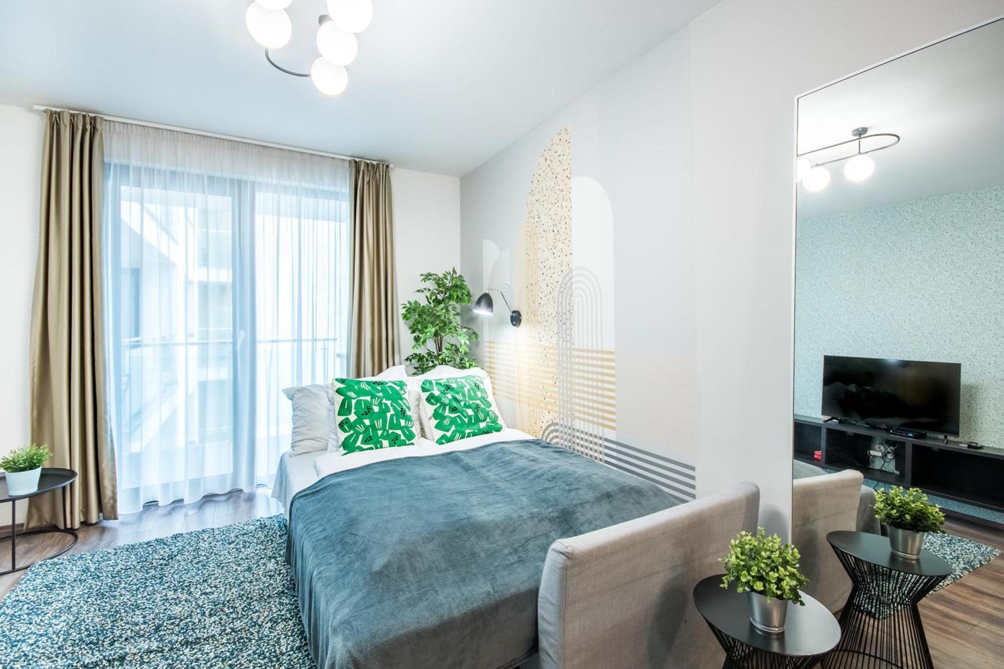 Very - Free Parking - Balcony Apartment