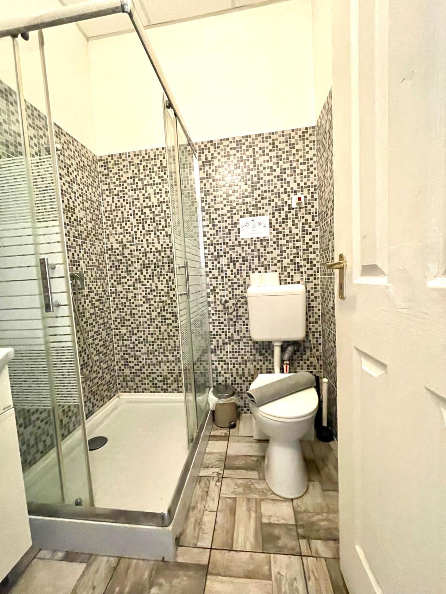 Aradi With Private Bathroom In The Centre * Budapeste