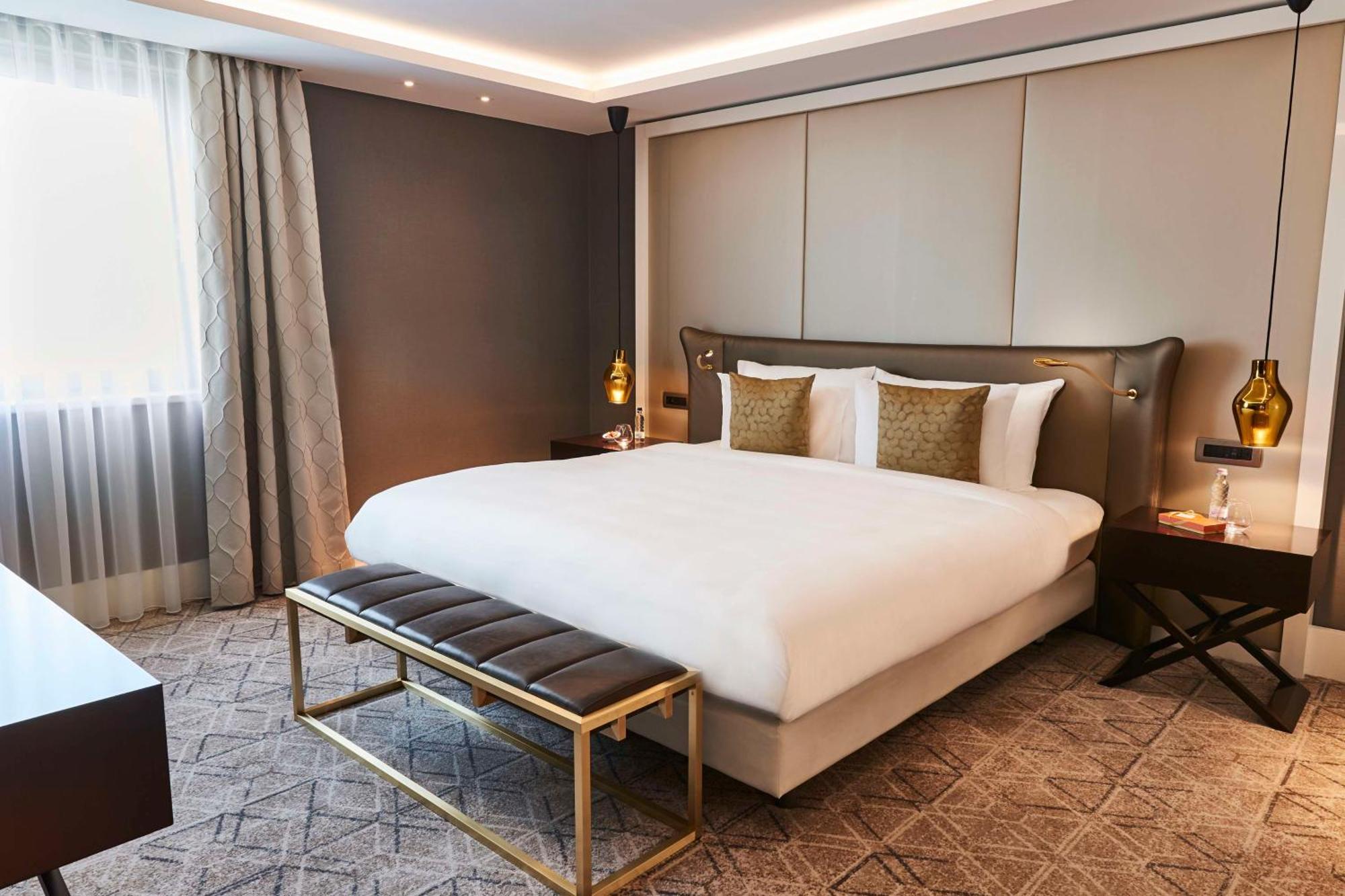 Kempinski Corvinus Hotel