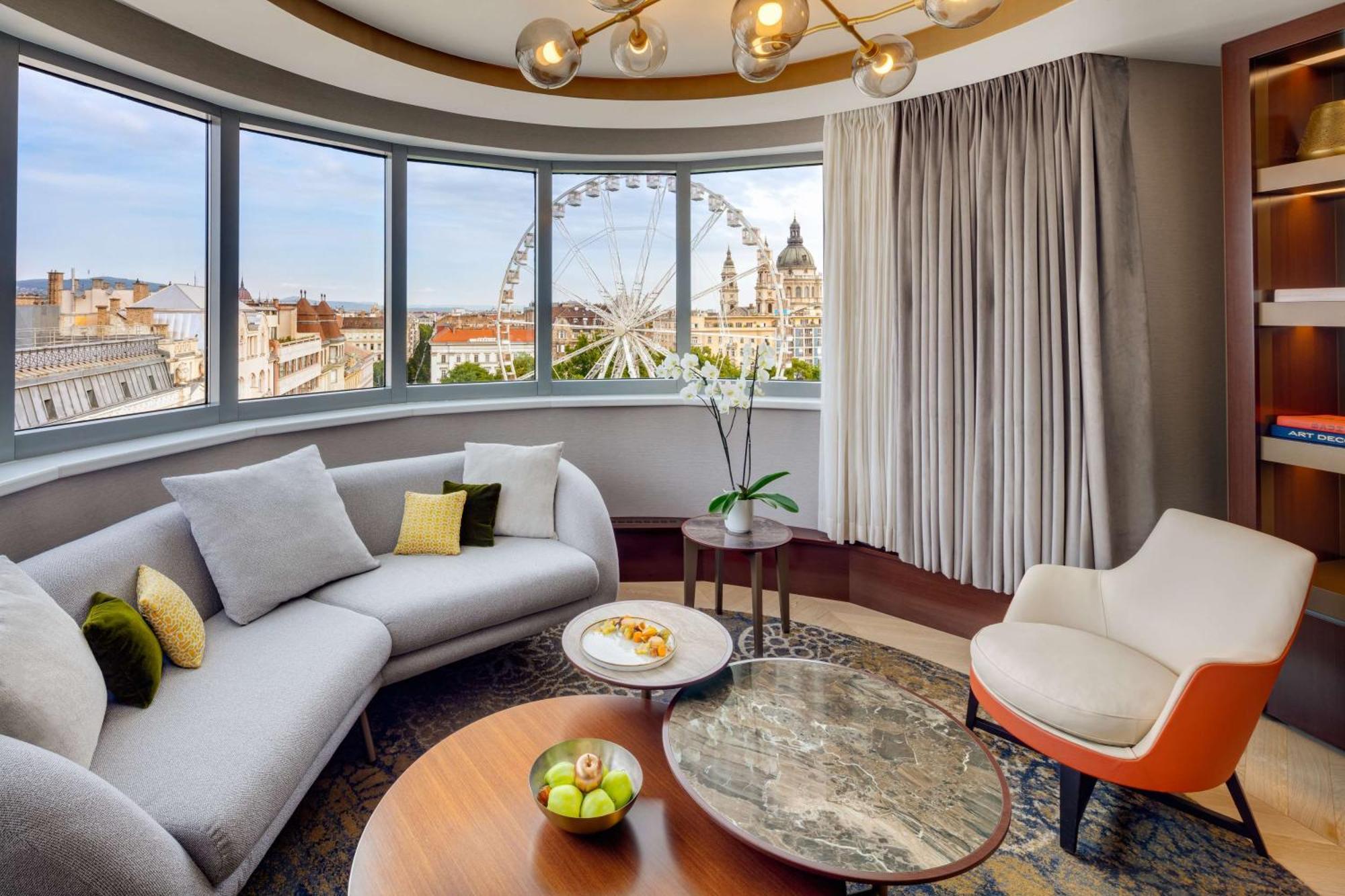 Hotel Kempinski Corvinus 5*