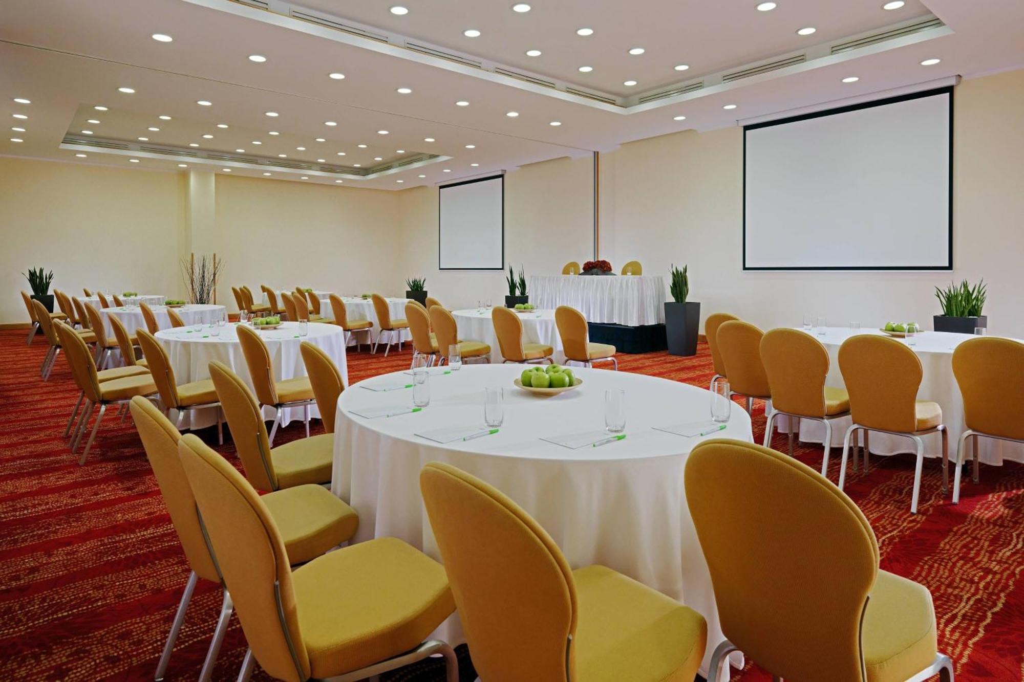 Courtyard By Marriott Center Budapest