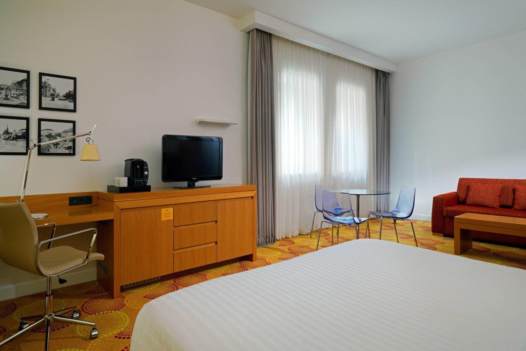 Hotel Courtyard By Marriott Center Budapest