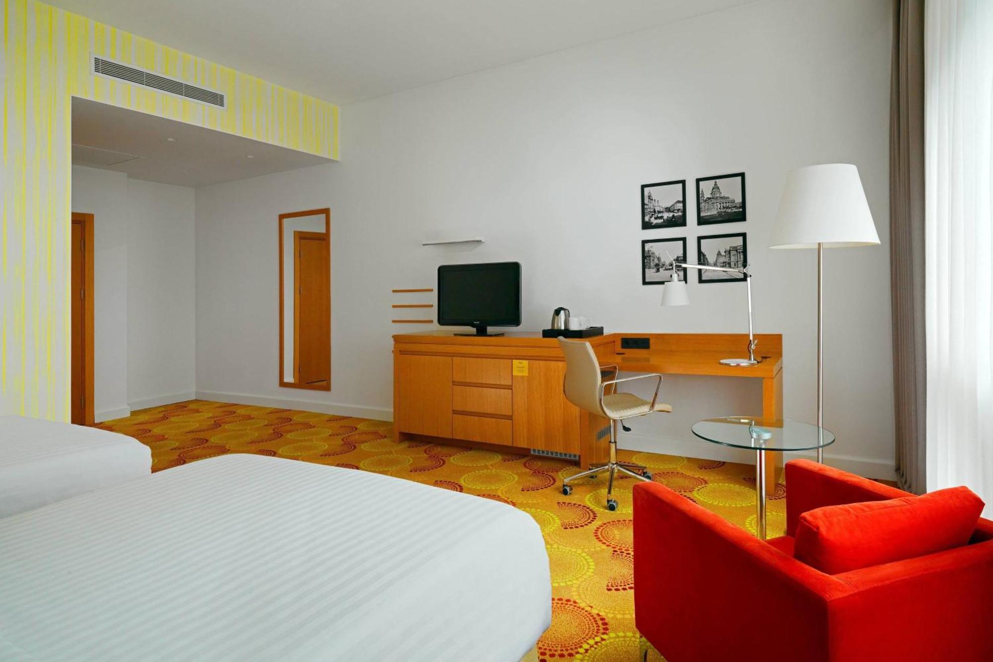 Courtyard By Marriott Center
