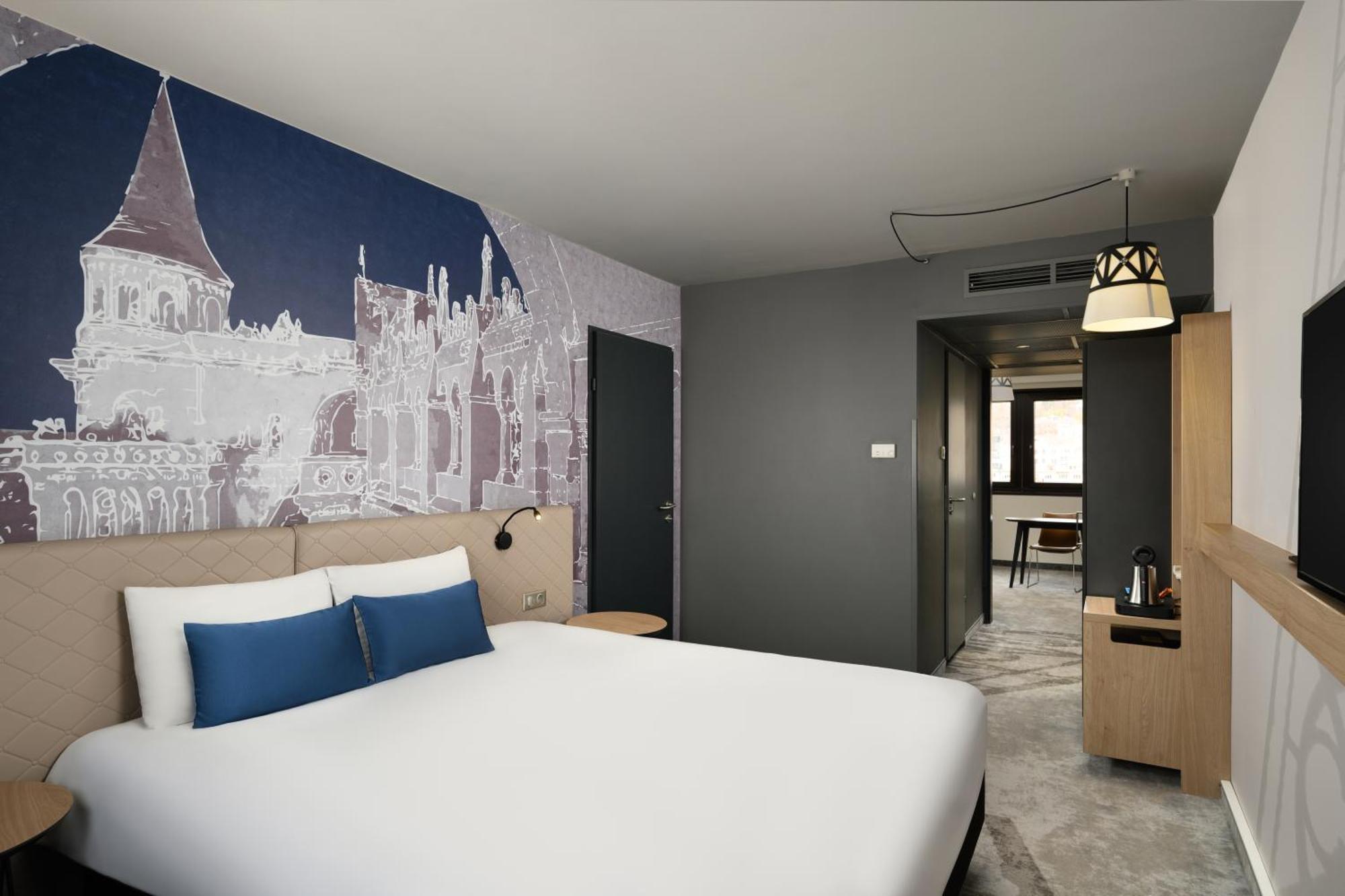 Mercure Castle Hill 4*
