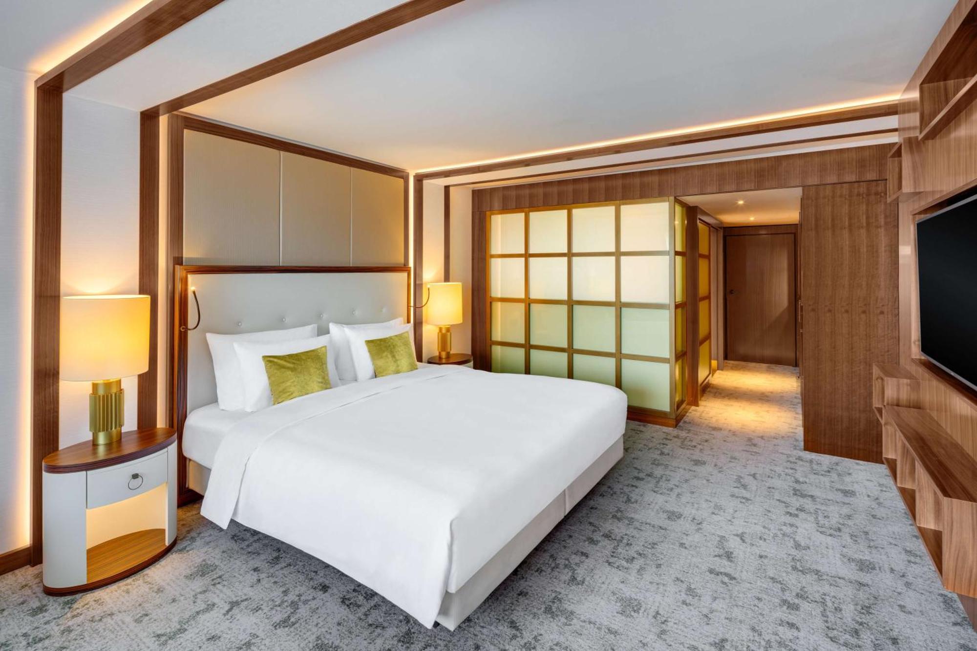 Hotel Kempinski Corvinus 5*