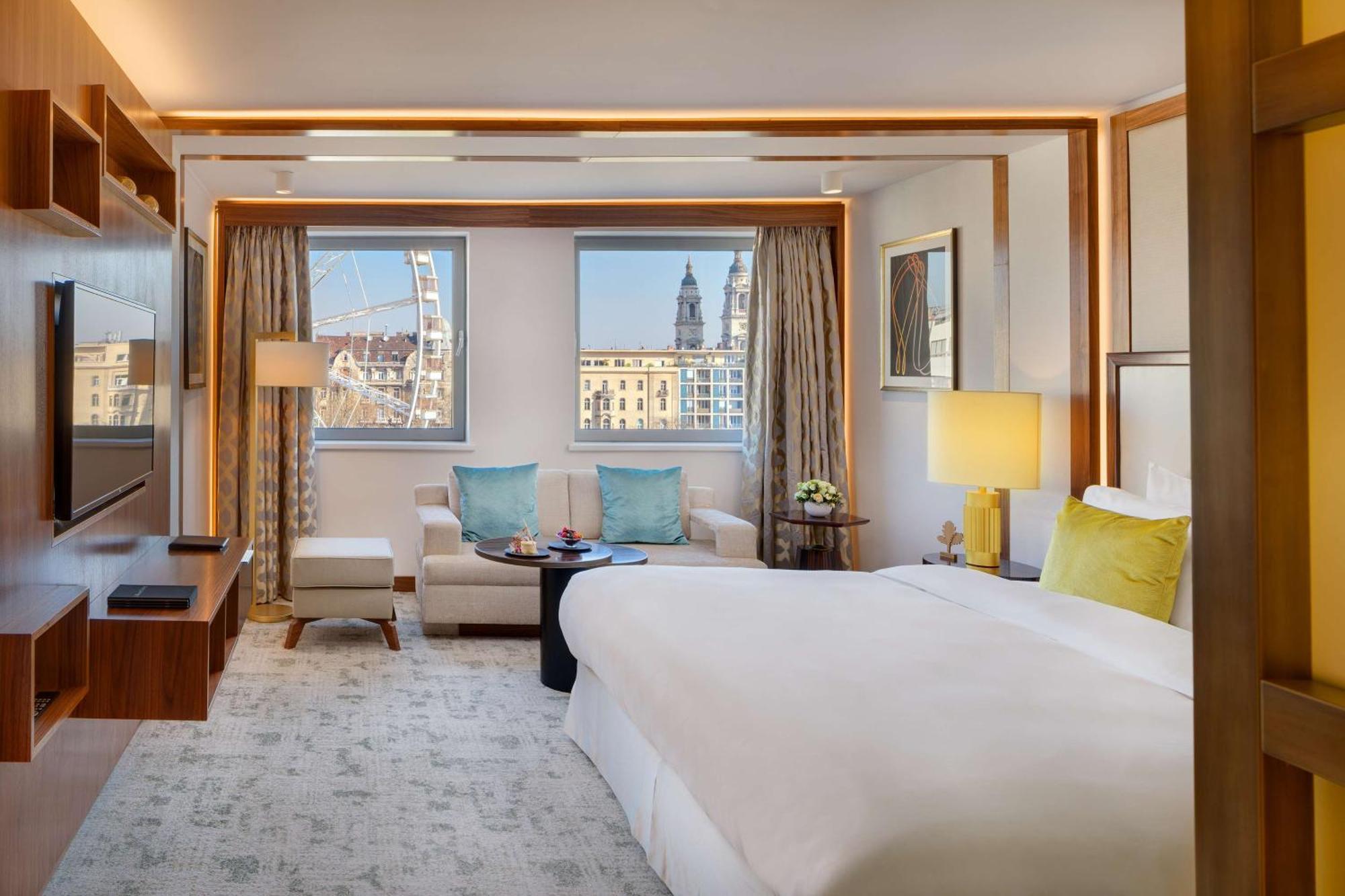 Hotel Kempinski Corvinus 5*