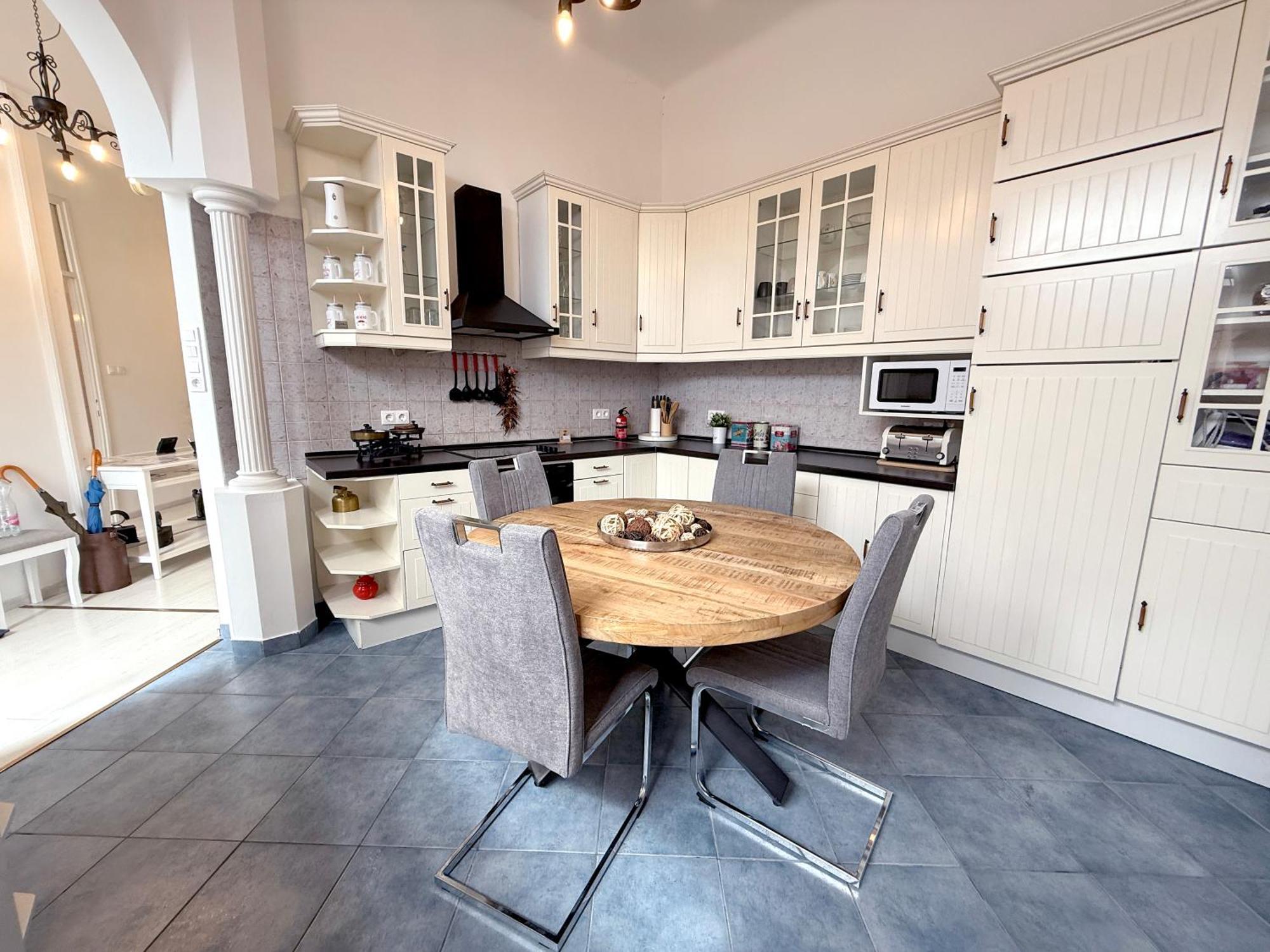 Apartman Elegant 125m2 In Center Of *