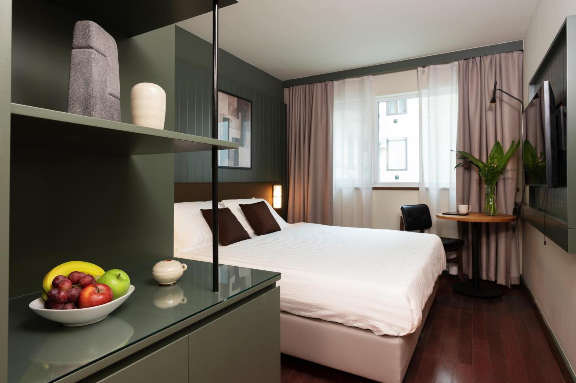 The Honest By Chic & Basic 4*