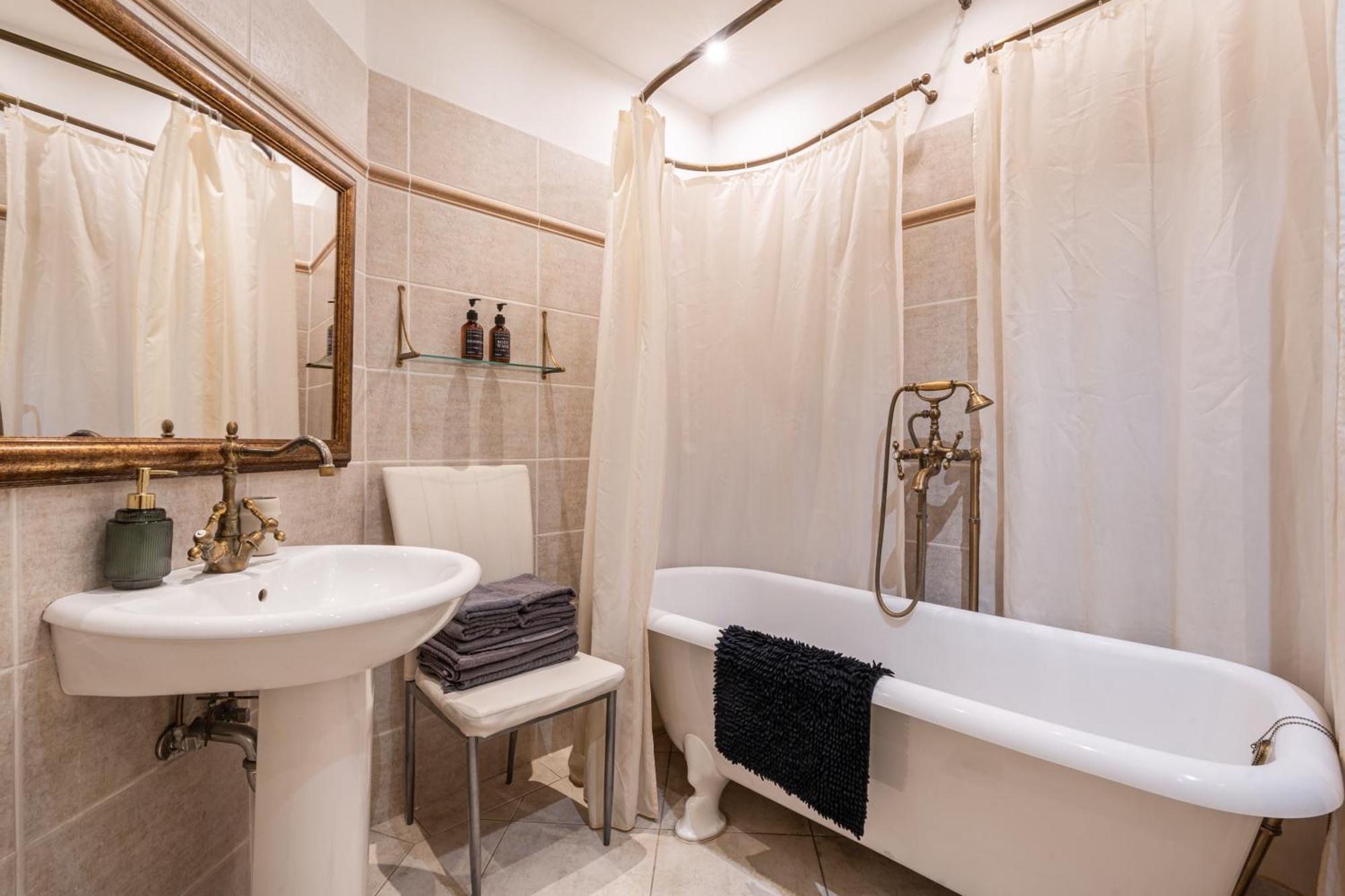 Basilica And Castle View Luxury Suite, Free Parking Reservation Needed Apartman Budapest
