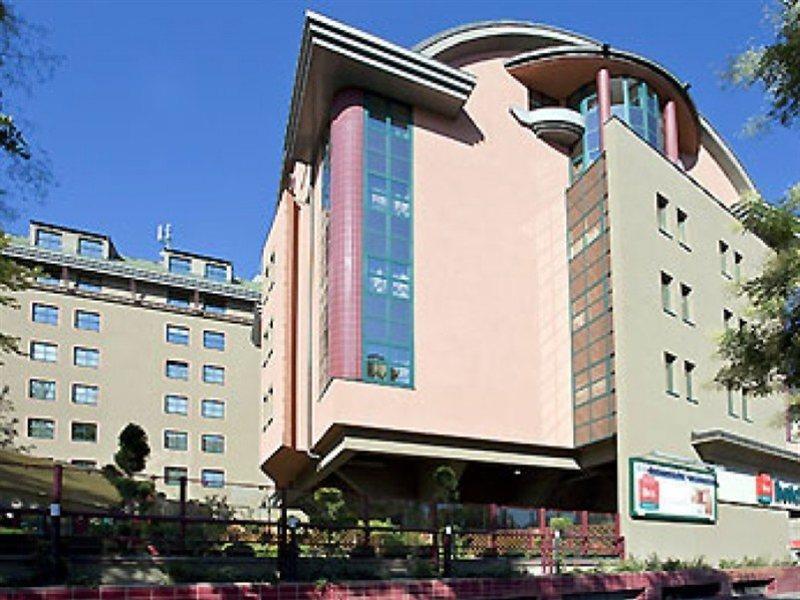 Hotel Ibis Heroes Square 3*