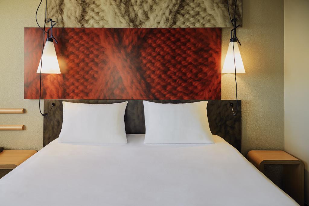 Ibis Heroes Square 3*